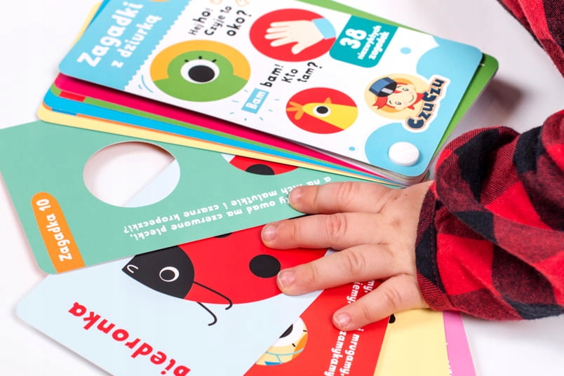 CZUCZU ZAGADKI Z DZIURKĄ 3+ CZU CZU EAN (GTIN) 9788365773203