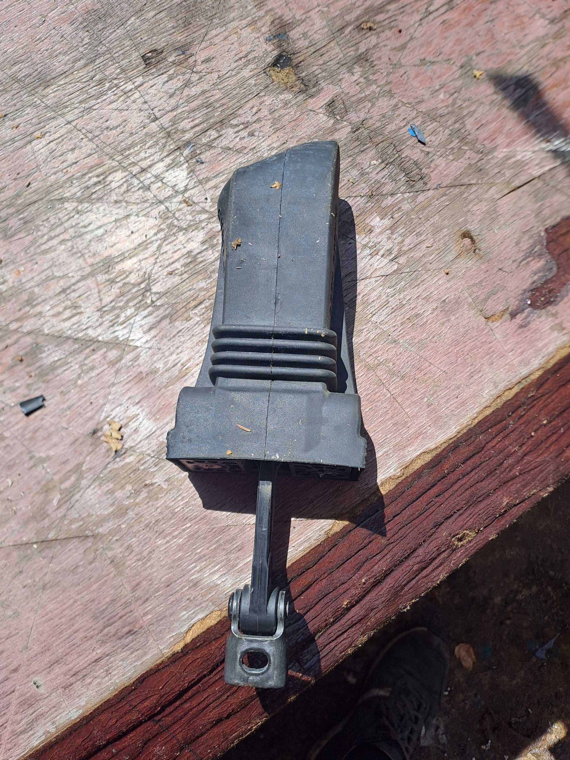 omezovač dveře předek AUDI A5 8T 8T0837267