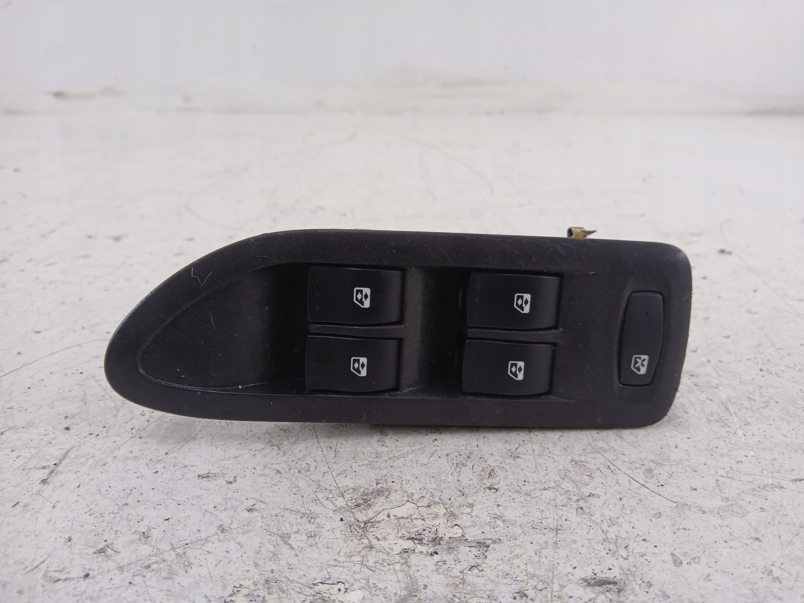 RENAULT VEL SATIS LAGUNA II ESPACE IV PANEL okna levý předek 8200397298