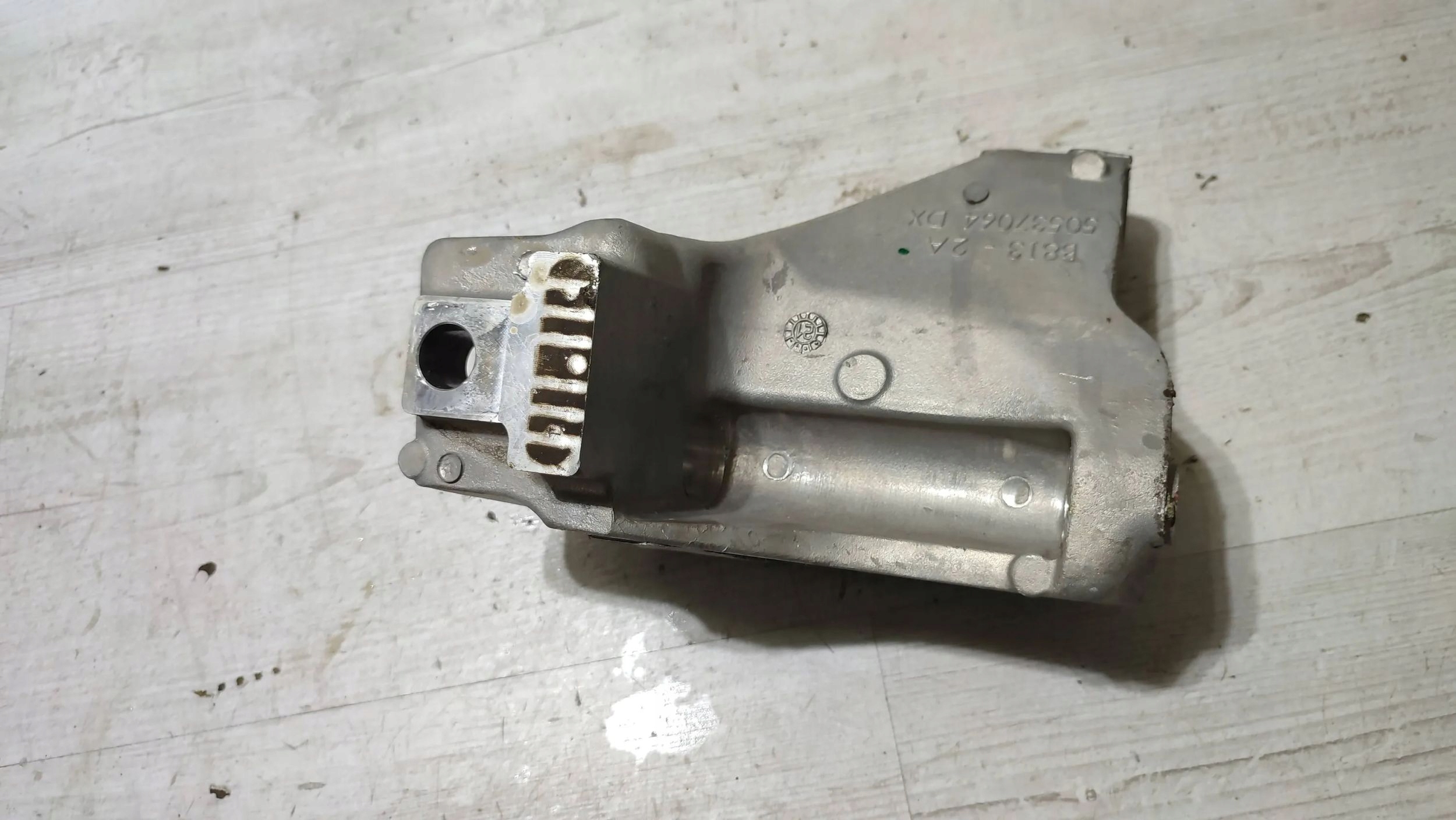 Alfa Romeo Stelvio 2021 Droit Bouche buse Support / Support plaque Moteur
