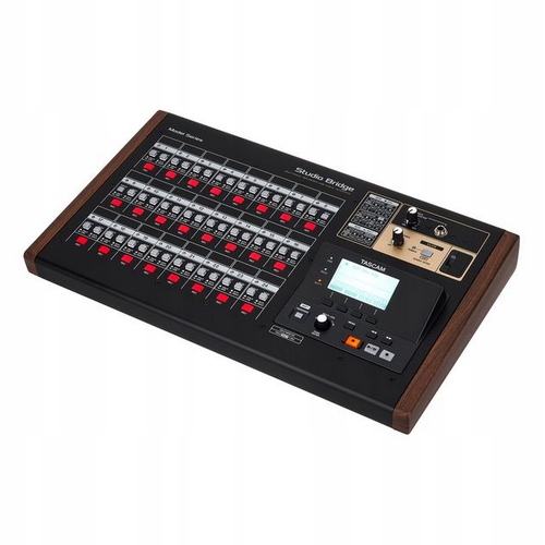 Tascam Studio Bridge – záznamník 24 stop MIDI audio rozhraní