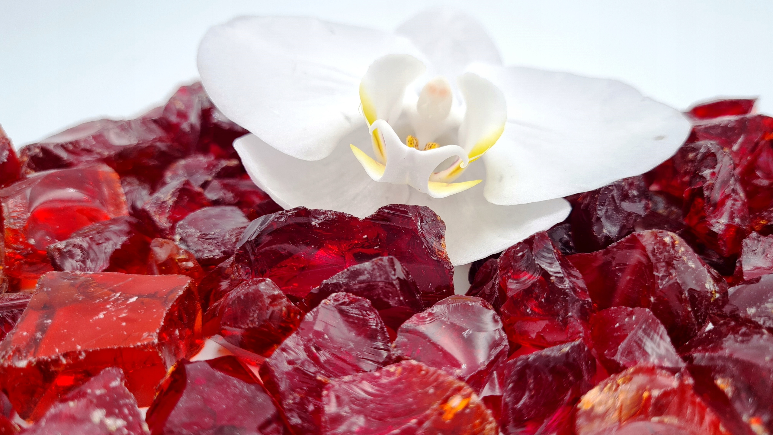 SZKŁO DEKORACYJNE drobne CZERWONE grys 5kg 3-5cm Frakcja 30-50 mm