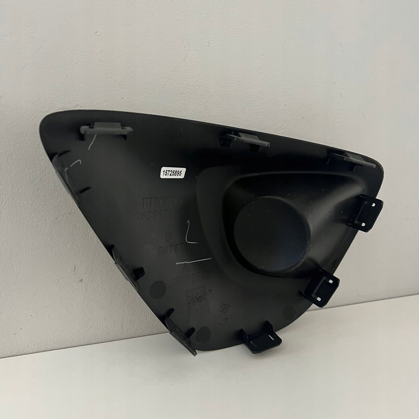 OPEL VIVARO B 2014-2019 left grid of a bumper front 263317632R 93867875