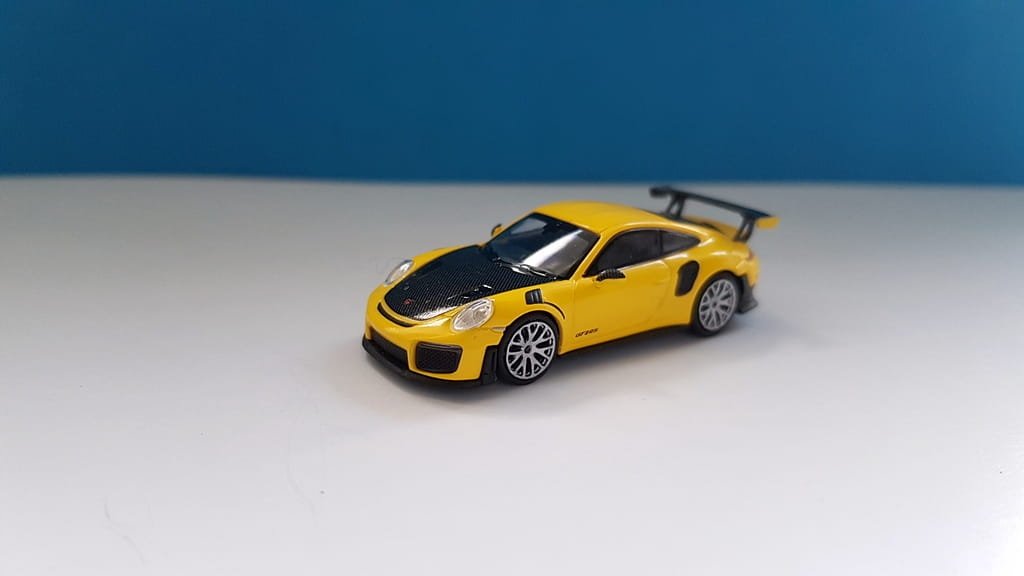 Minichamps 870068124 Porsche 911 GT2 Rs 2018