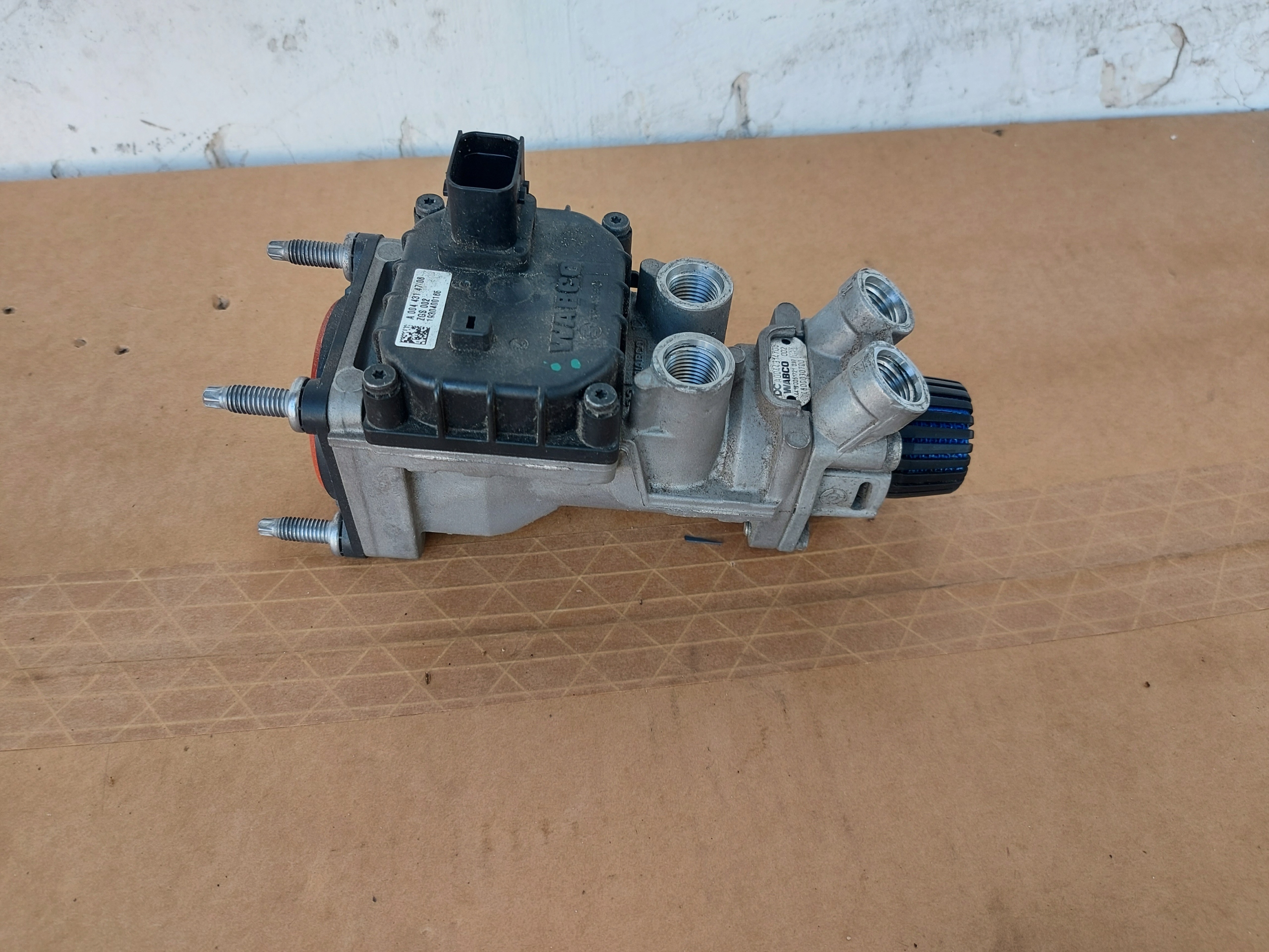 MERCEDES ACTROS MP4 ПНЕВМАТИЧЕСКИЙ КЛАПАН 0044314706