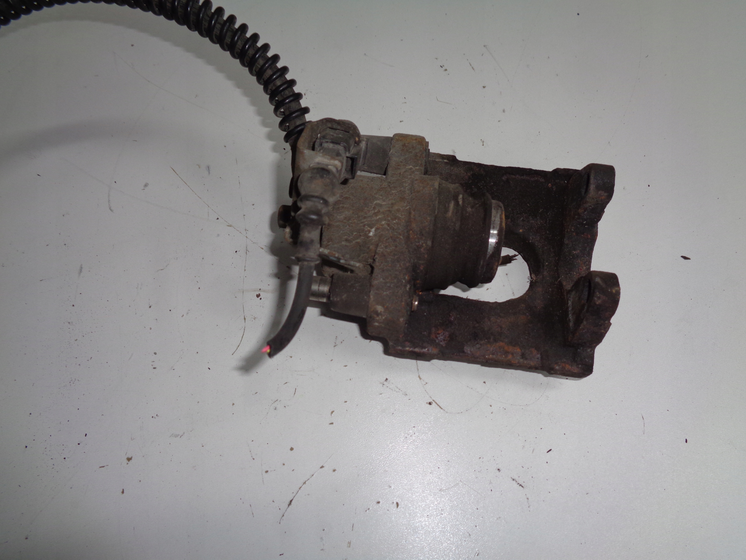 VW TOUAREG 7L 2.5 TDI caliper left rear part
