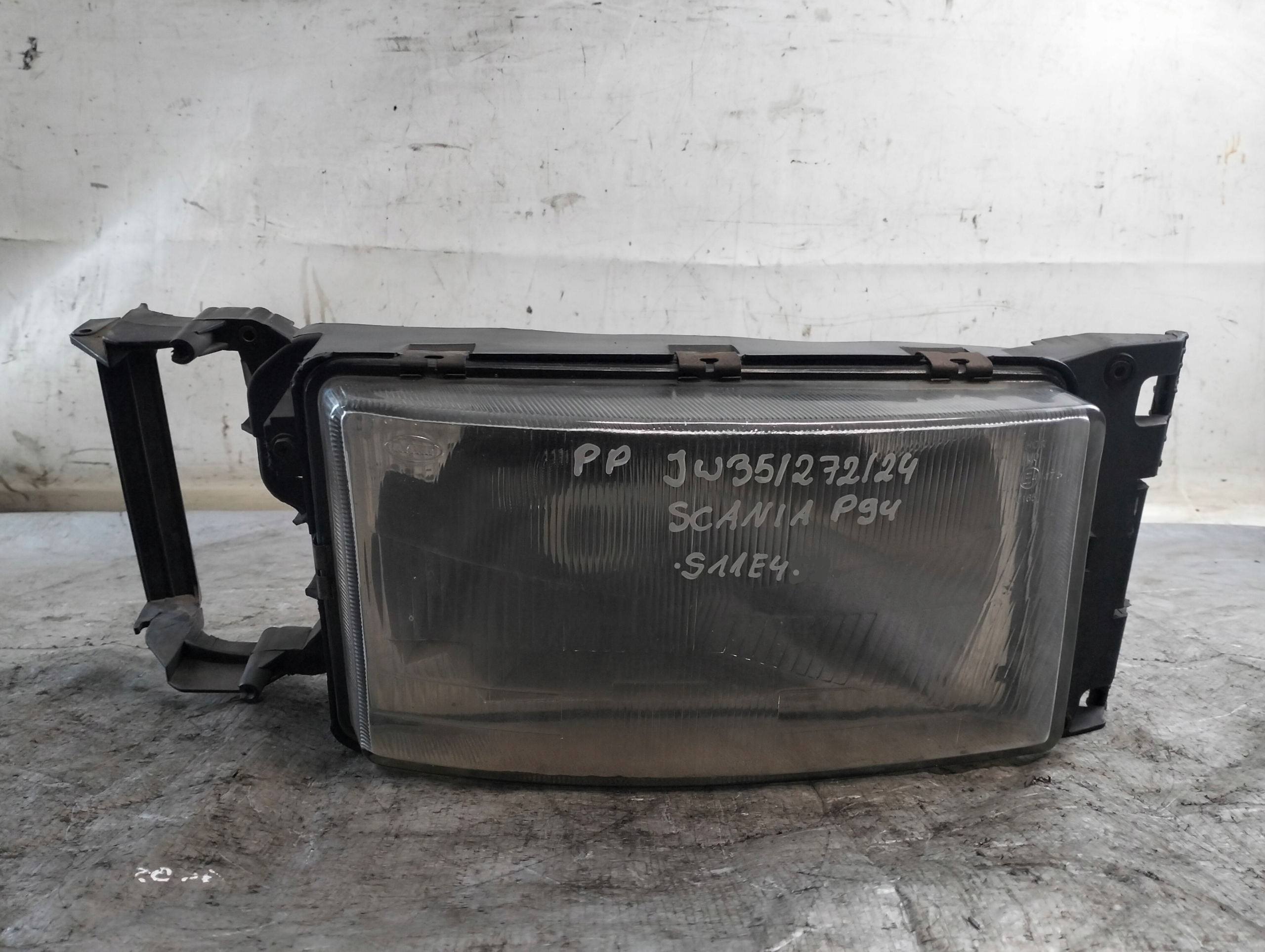 light REFLEKTOR right front SCANIA 4 P94 BD4X2NA 2000r