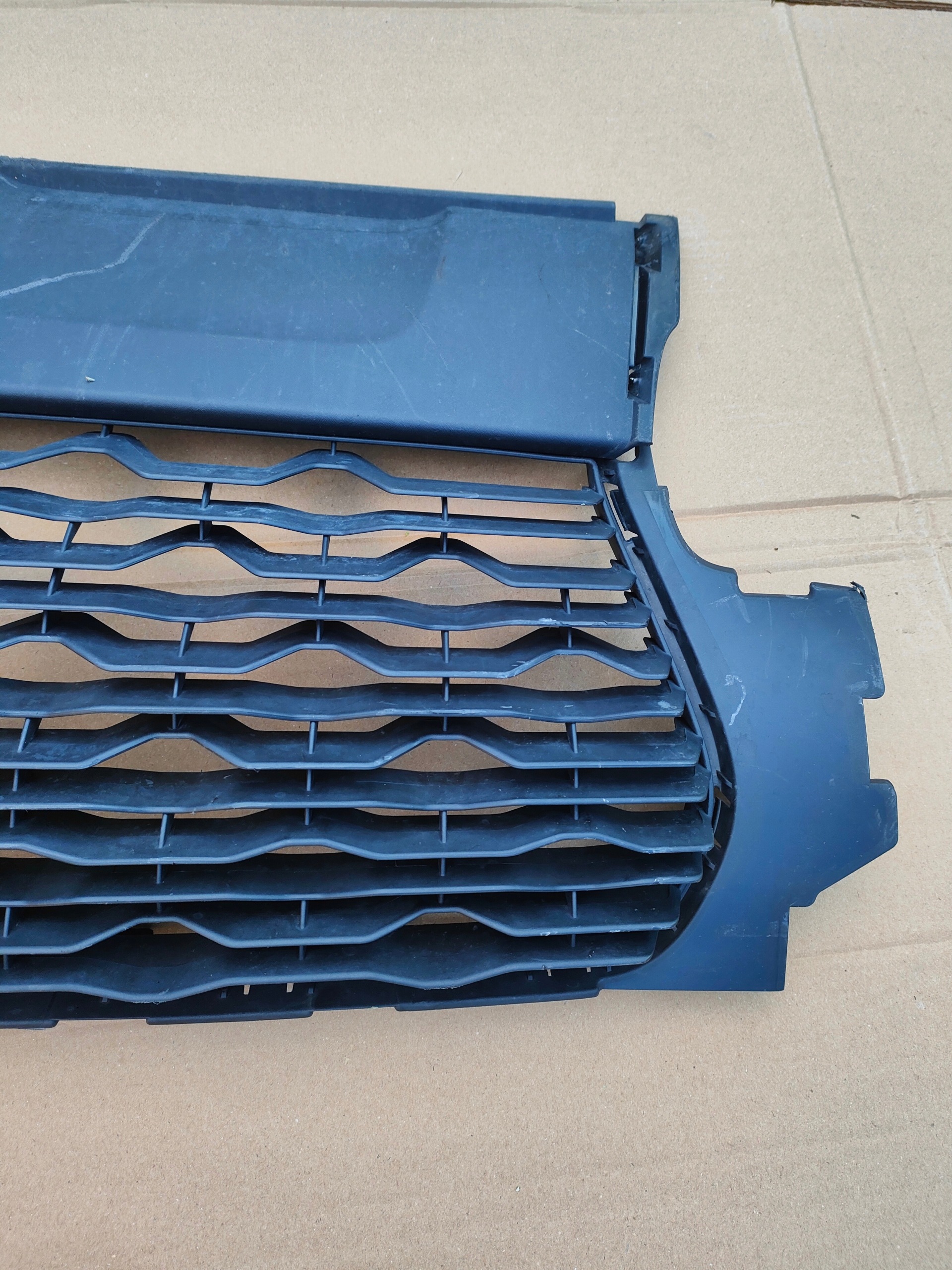grid of a bumper central front DUSTER II original dacia 622545490r