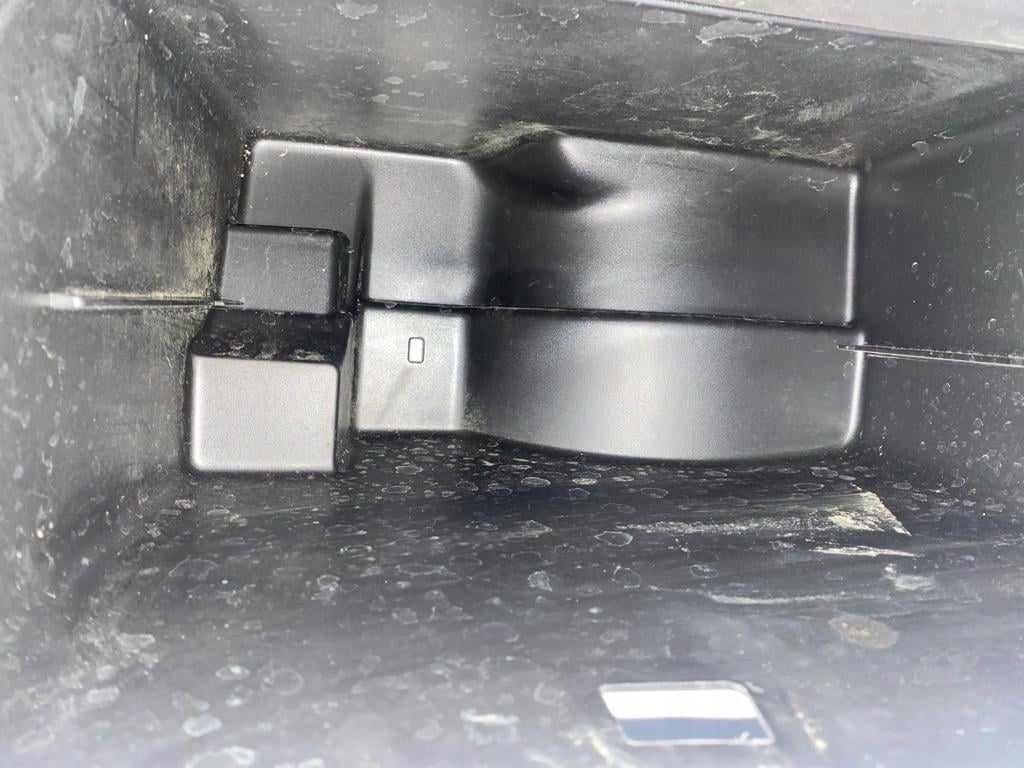 бардачок пассажира перед opel ADAM европа 39076782