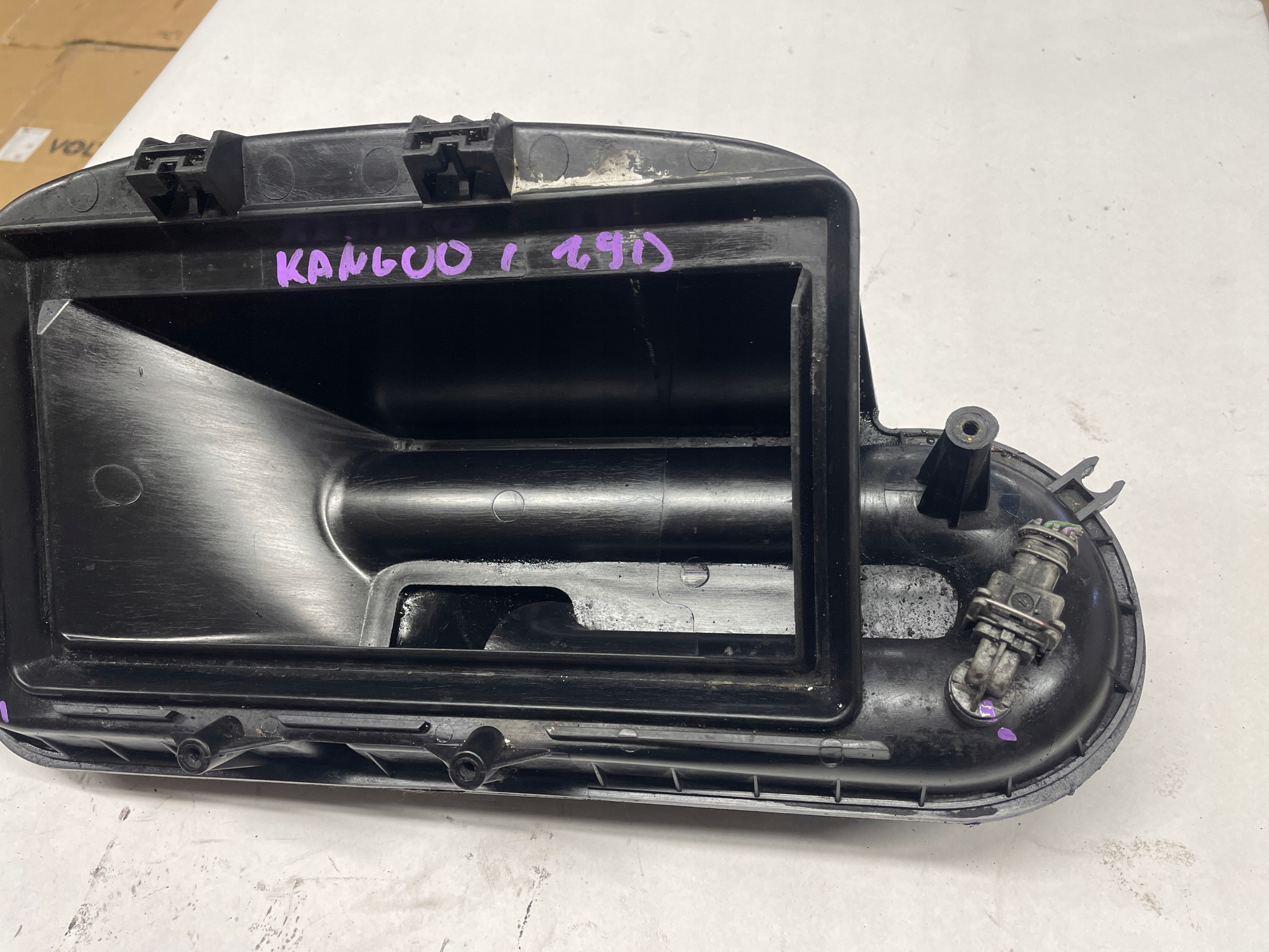 RENAULT KANGOO and LIFT 1.9D intake manifold 97004104F