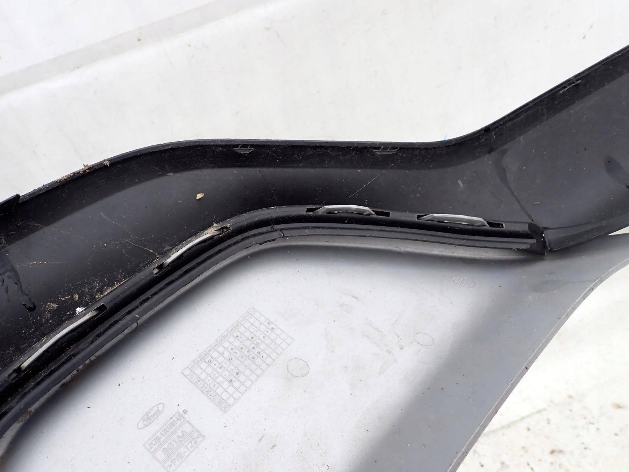 FORD FOCUS IV 4 HB ACTIVE 18- spoiler der Stoßstange heck