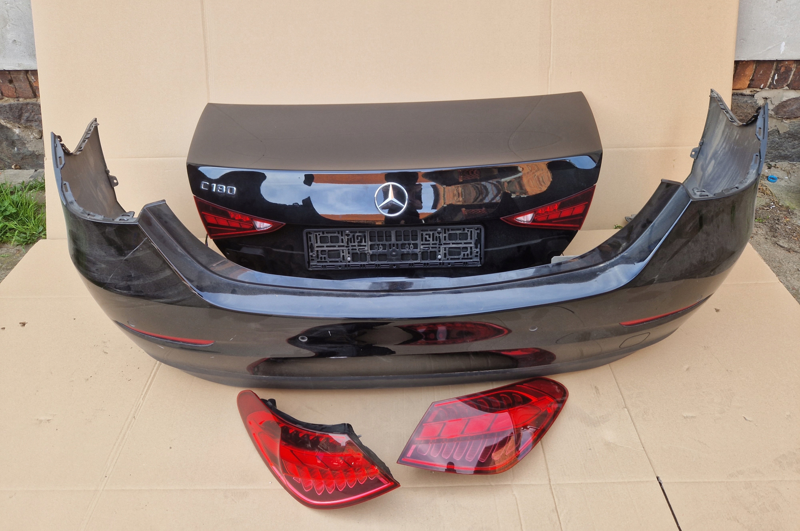 MERCEDES C-KLASA W206 TYŁ ZDERZAK KLAPA LAMPY