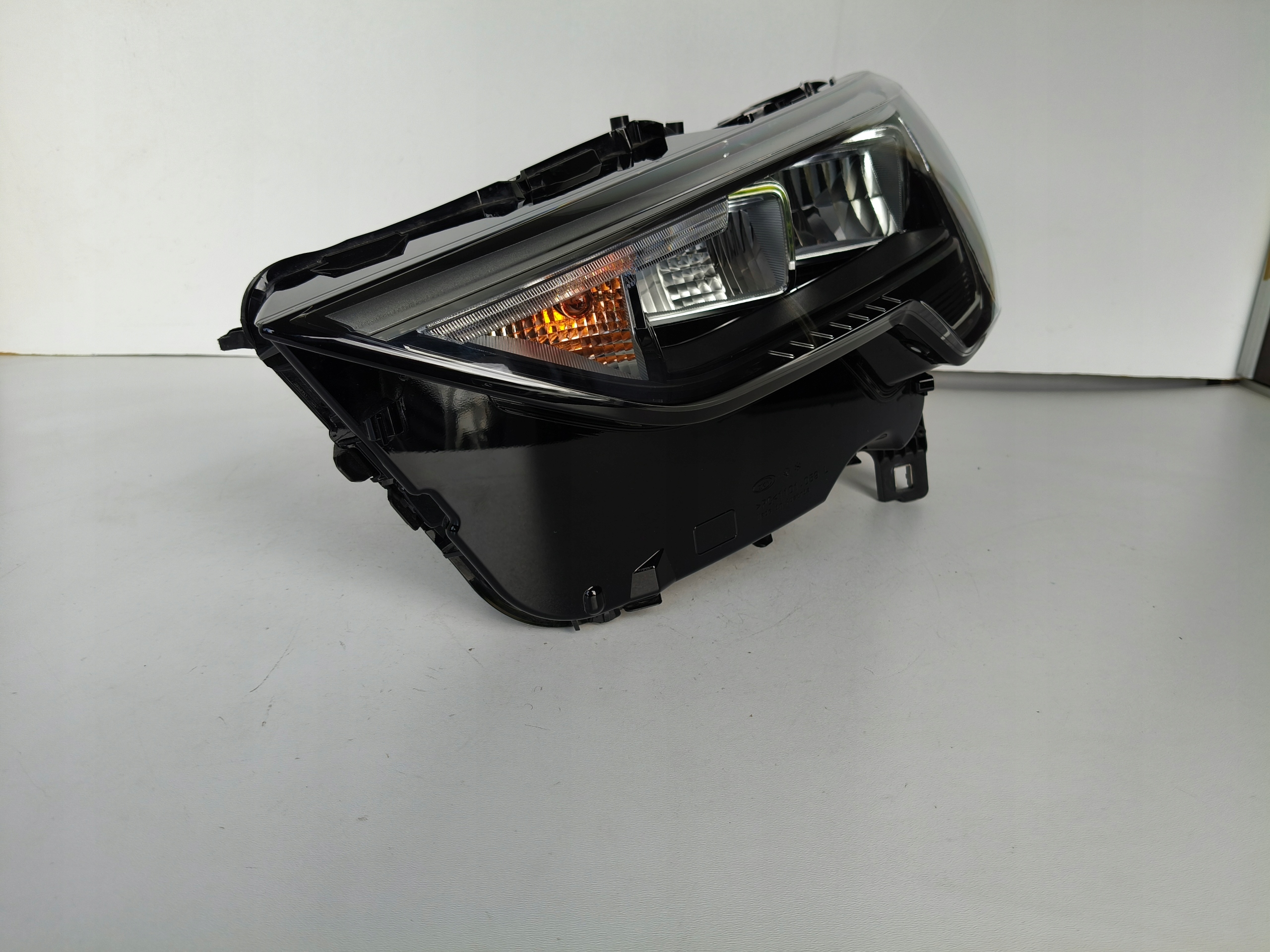 light left REFLEKTOR AUDI Q3 II 83A 18- FULL LED