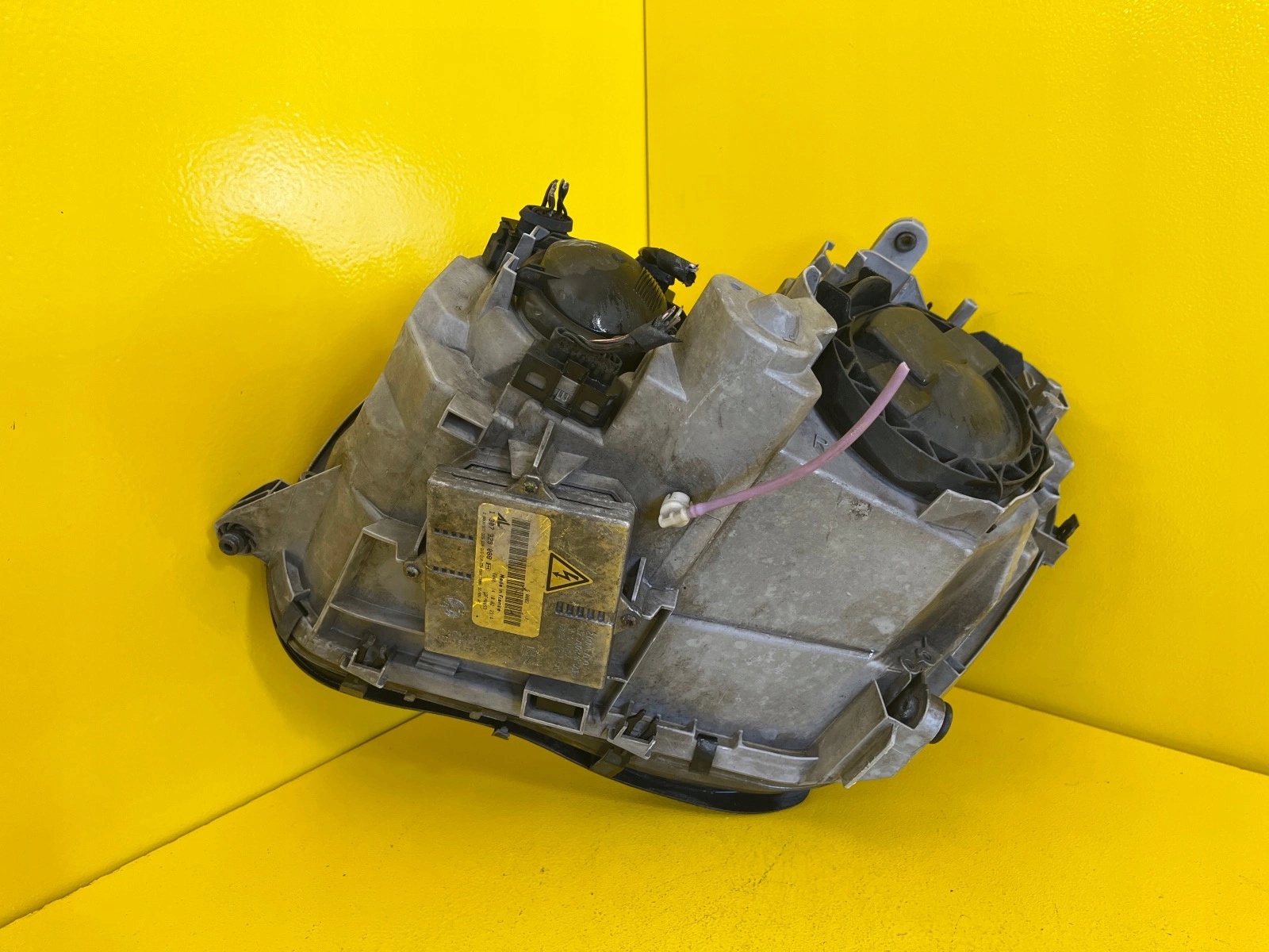 light right Mercedes C-class W203 XENON A2038203861