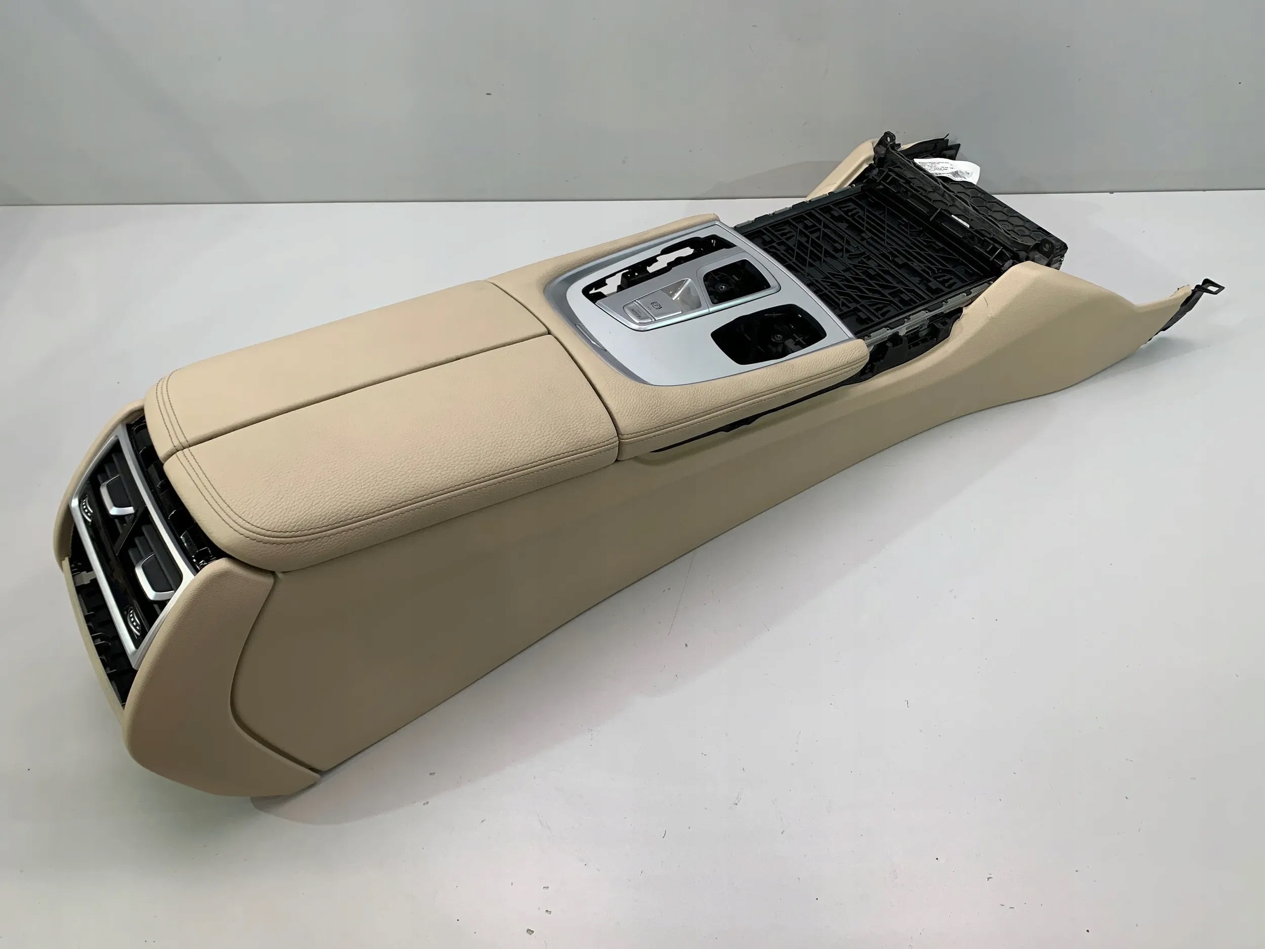 BMW 7 G11 G12 тунель подлокотник