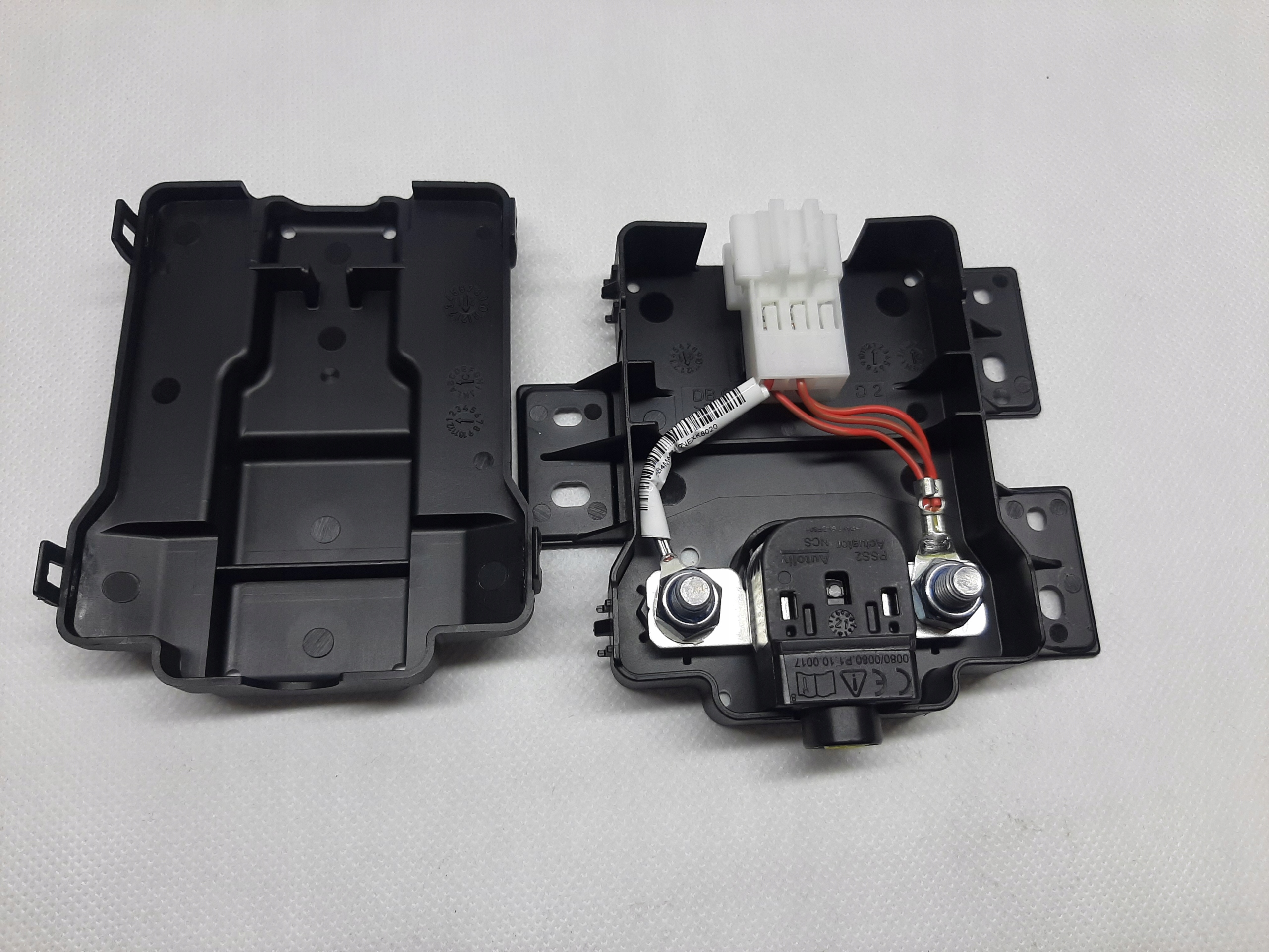 A0005407712 - Запобіжник Батареї Мерседес N000000008657