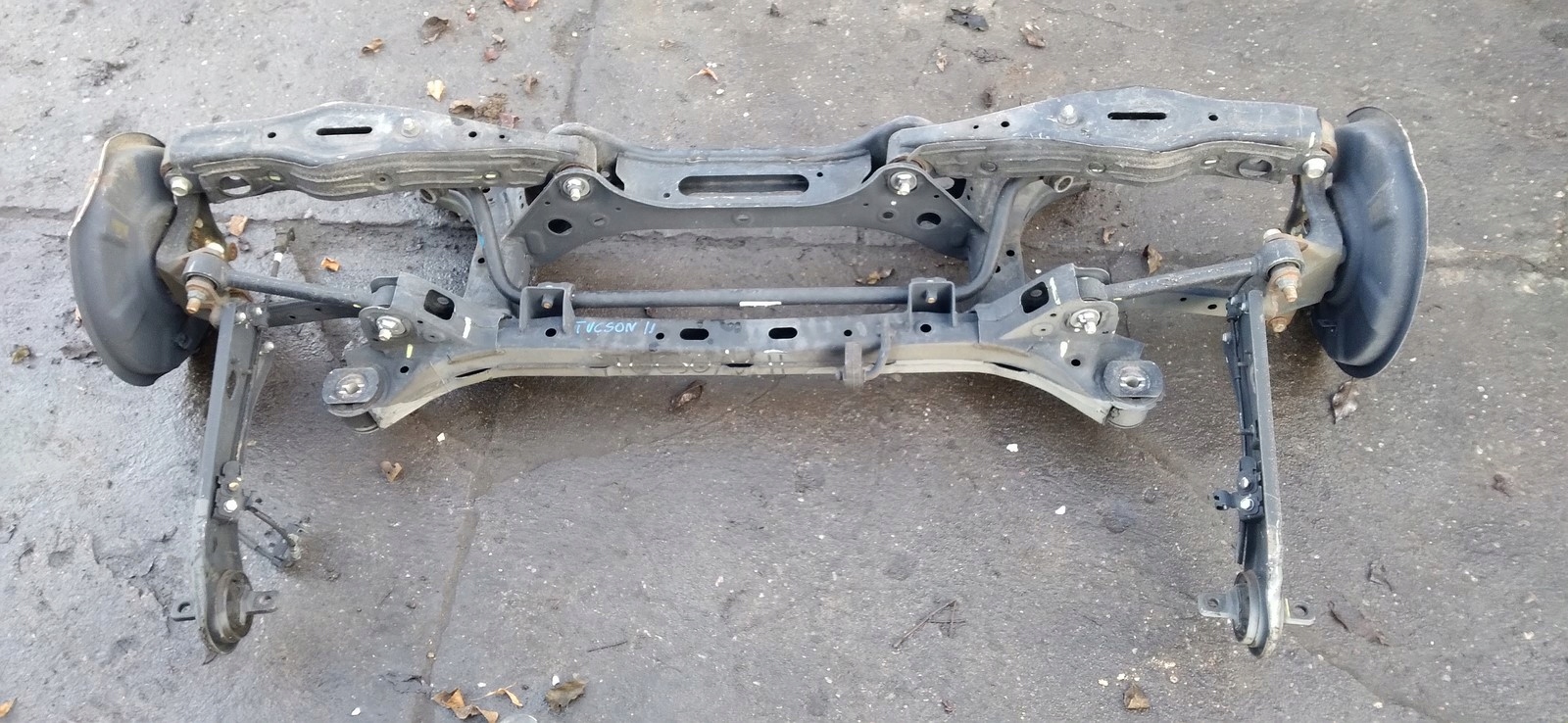 TUCSON II III SPORTAGE IV 2WD ZAWIESZENIE TYŁ ZWROTNICA WÓZEK WAHACZE