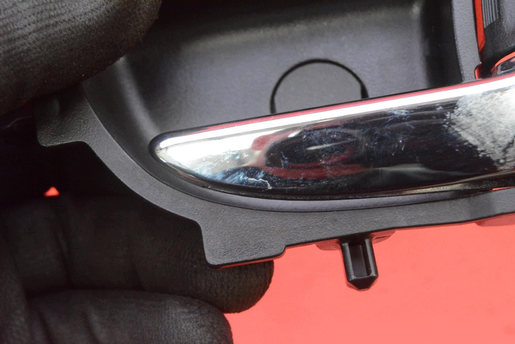 handle inner right front CHROM 69205-0D450 TOYOTA AYGO 2 II 14-20