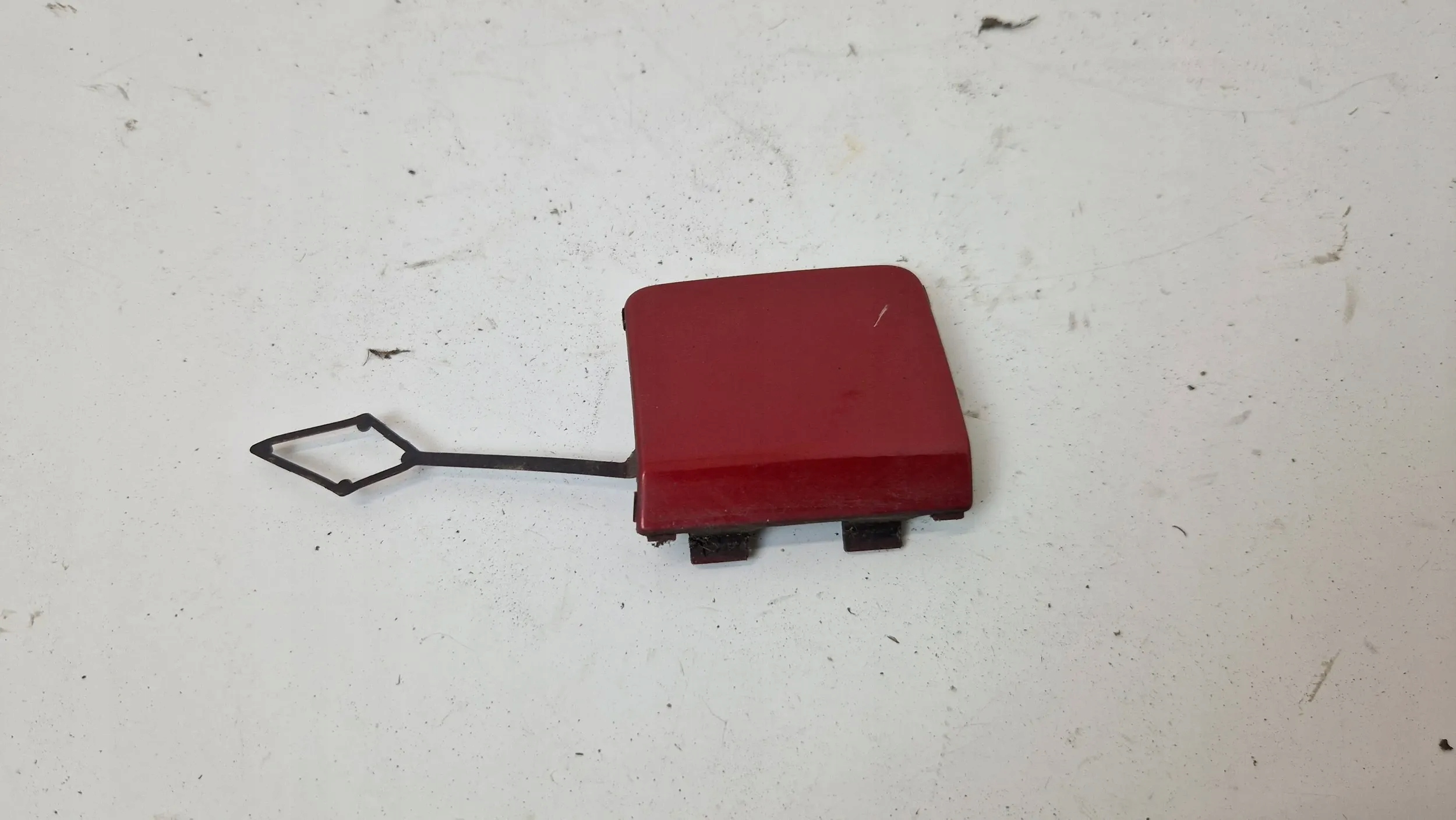 ZAŚLEPKA HAKA HOLOWNICZEGO LEWY TYŁ JAGUAR I-PACE J9D3-17K950