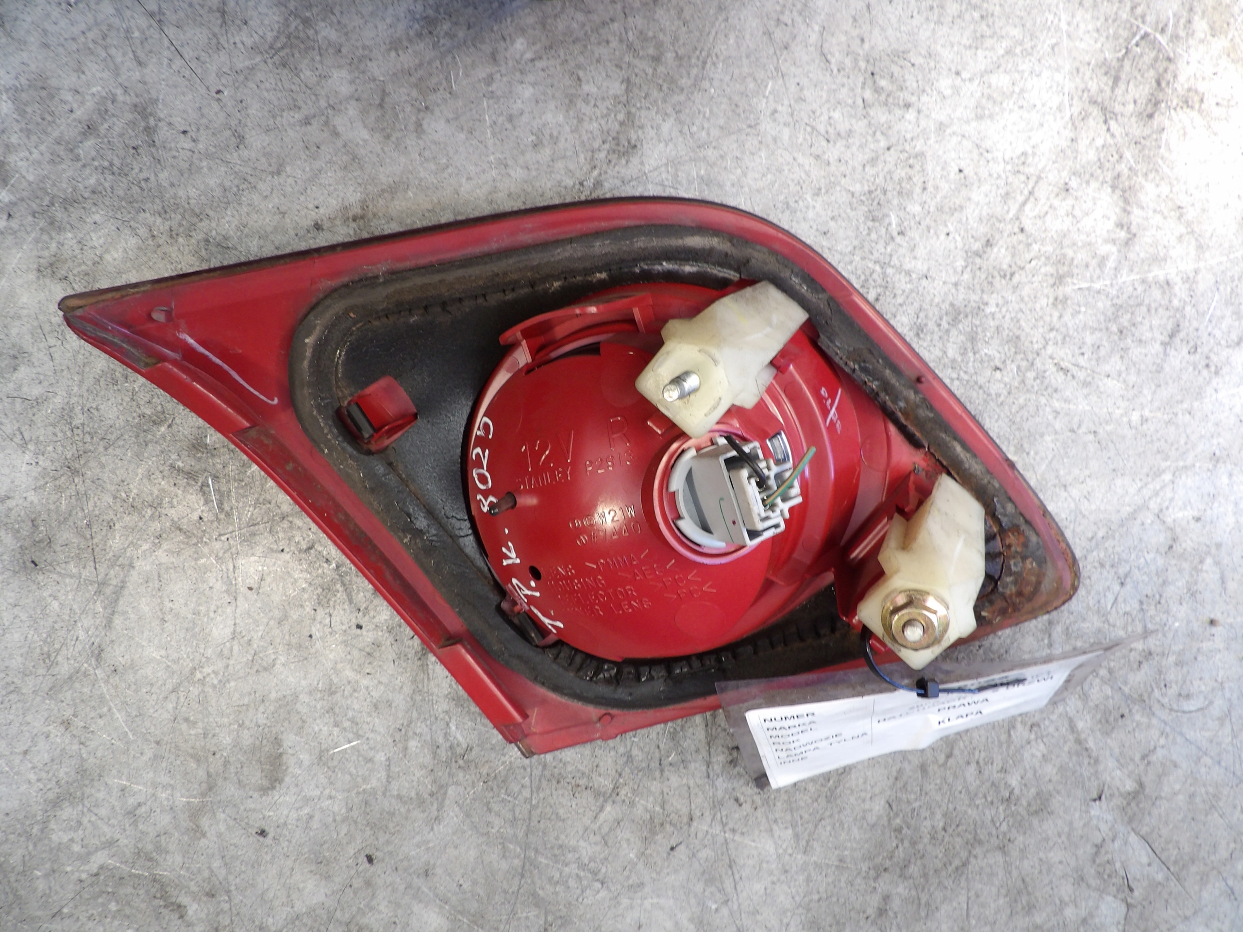 Mazda 3 light rear right trunk door P2913