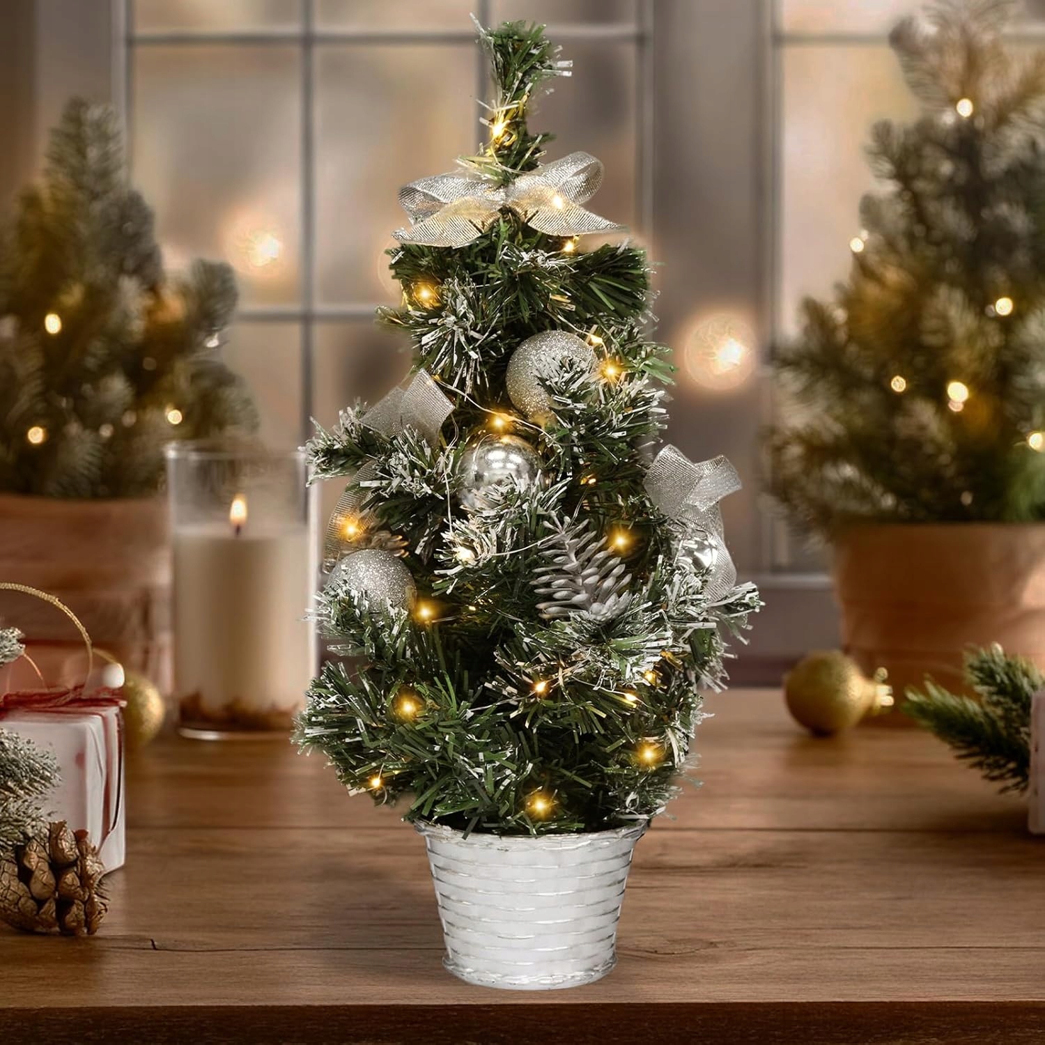 Led mini vánoční stromek 40 cm s ozdobami a šiškami, vánoční dekorace