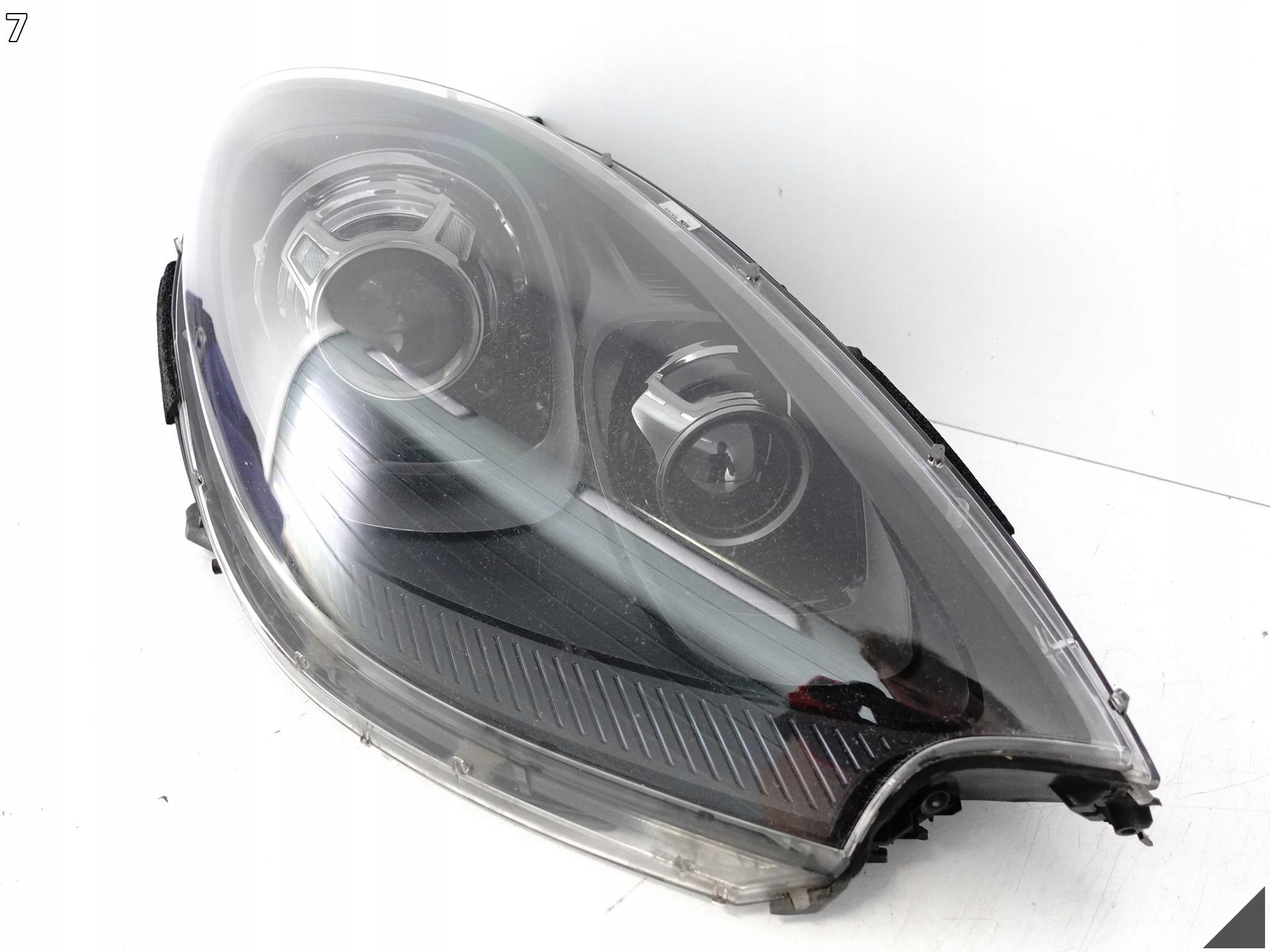 PORSCHE MACAN 95B 13-18 TURBO / GTS light XENON EXKL right front EU black