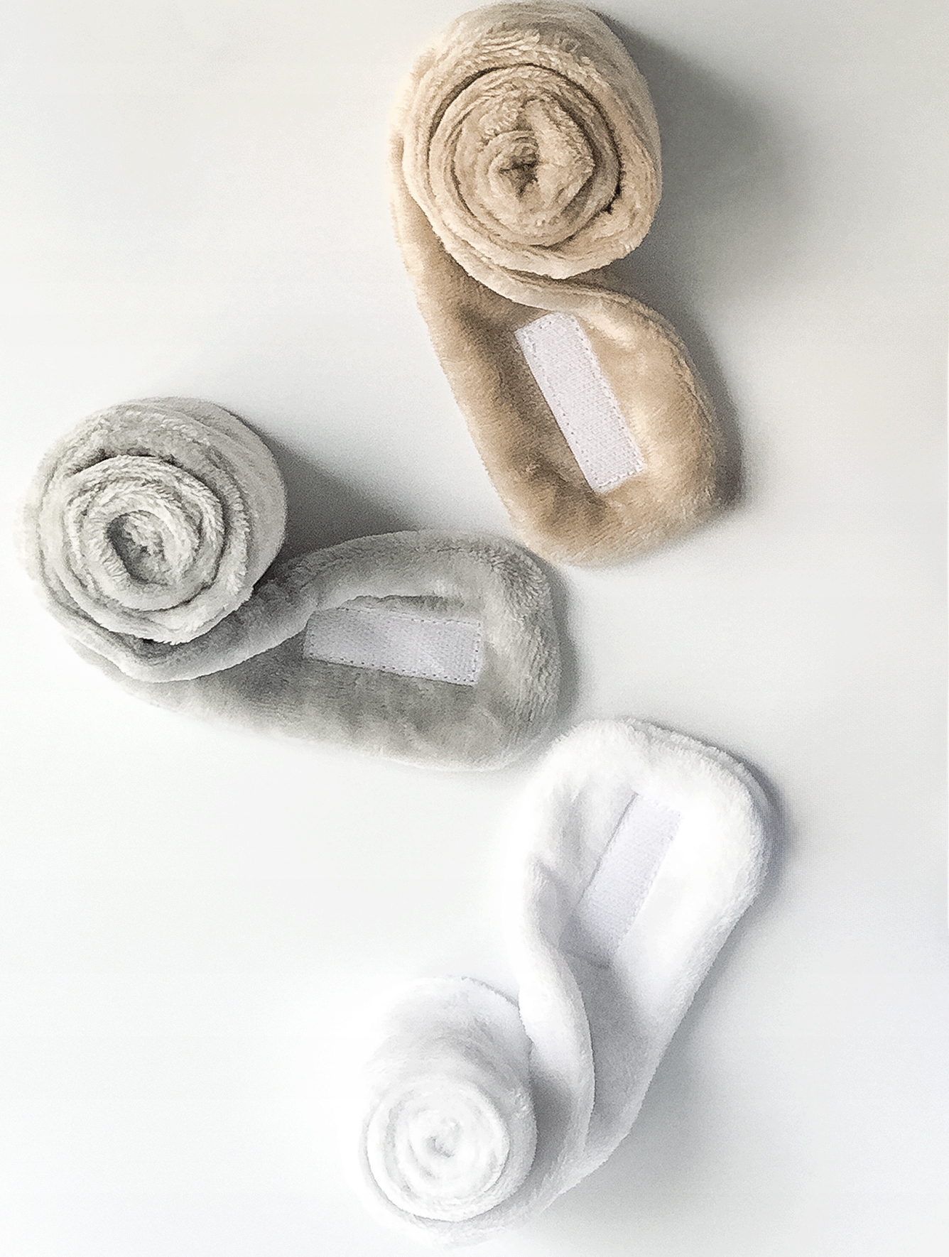 OPASKA KOSMETYCZNA DO WŁOSÓW PLUSZOWA NA RZEP SZARA CHILA Zapięcie na rzep tak