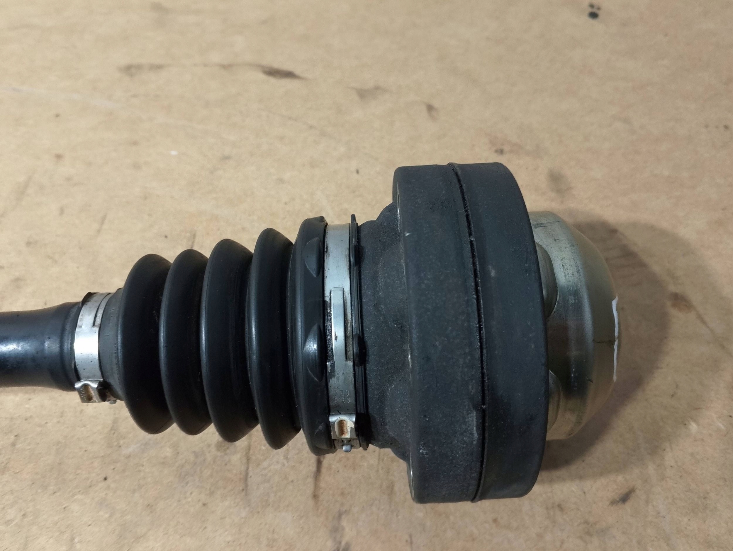Porsche Cayenne (92A) semi-axis front left 7P5407271A (A364)