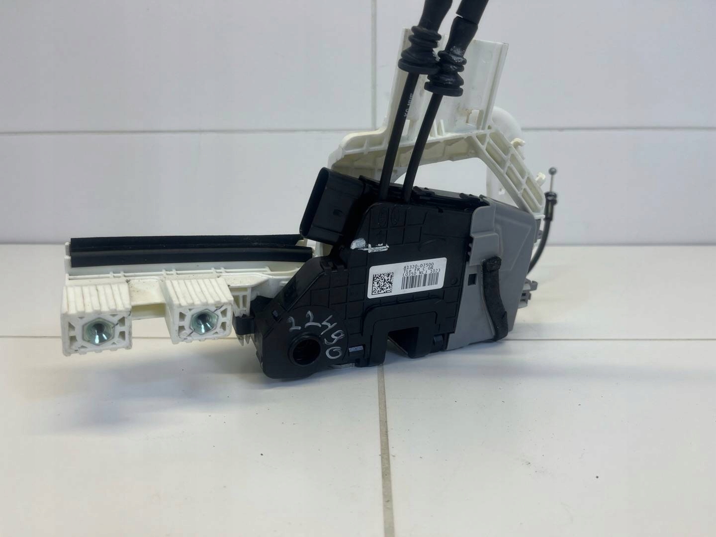 lock door front right side Hyundai Tucson 3 facelift 2019 81320D7500