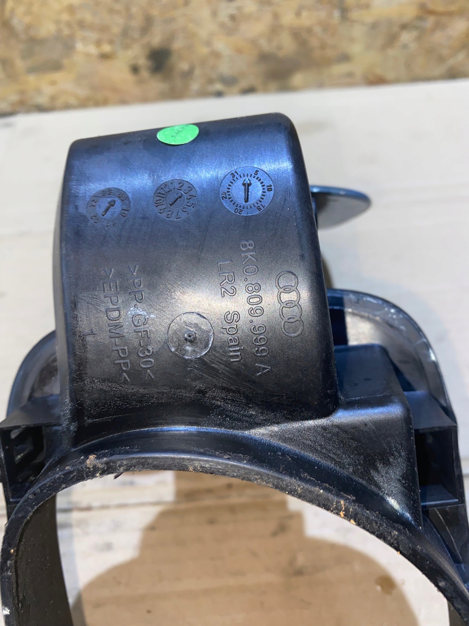 AUDI A4 B8 LX5X Volet trappe carburant Carburant 8K0809999A