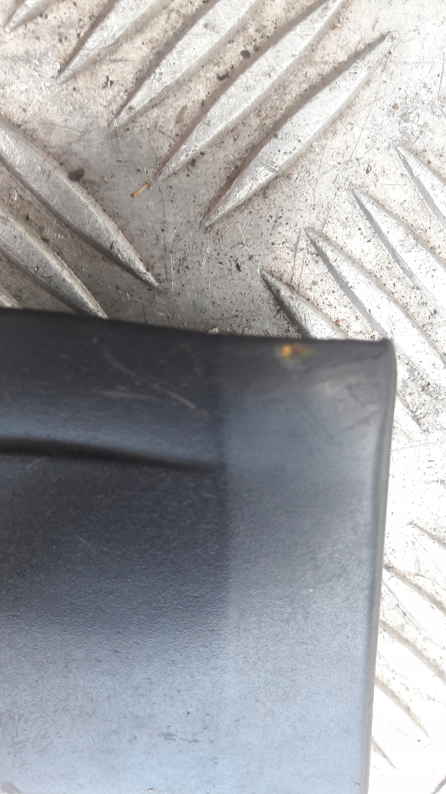 AUDI A6 C4 Blende Abdeckung hinten des Kotflügels 4a0853700