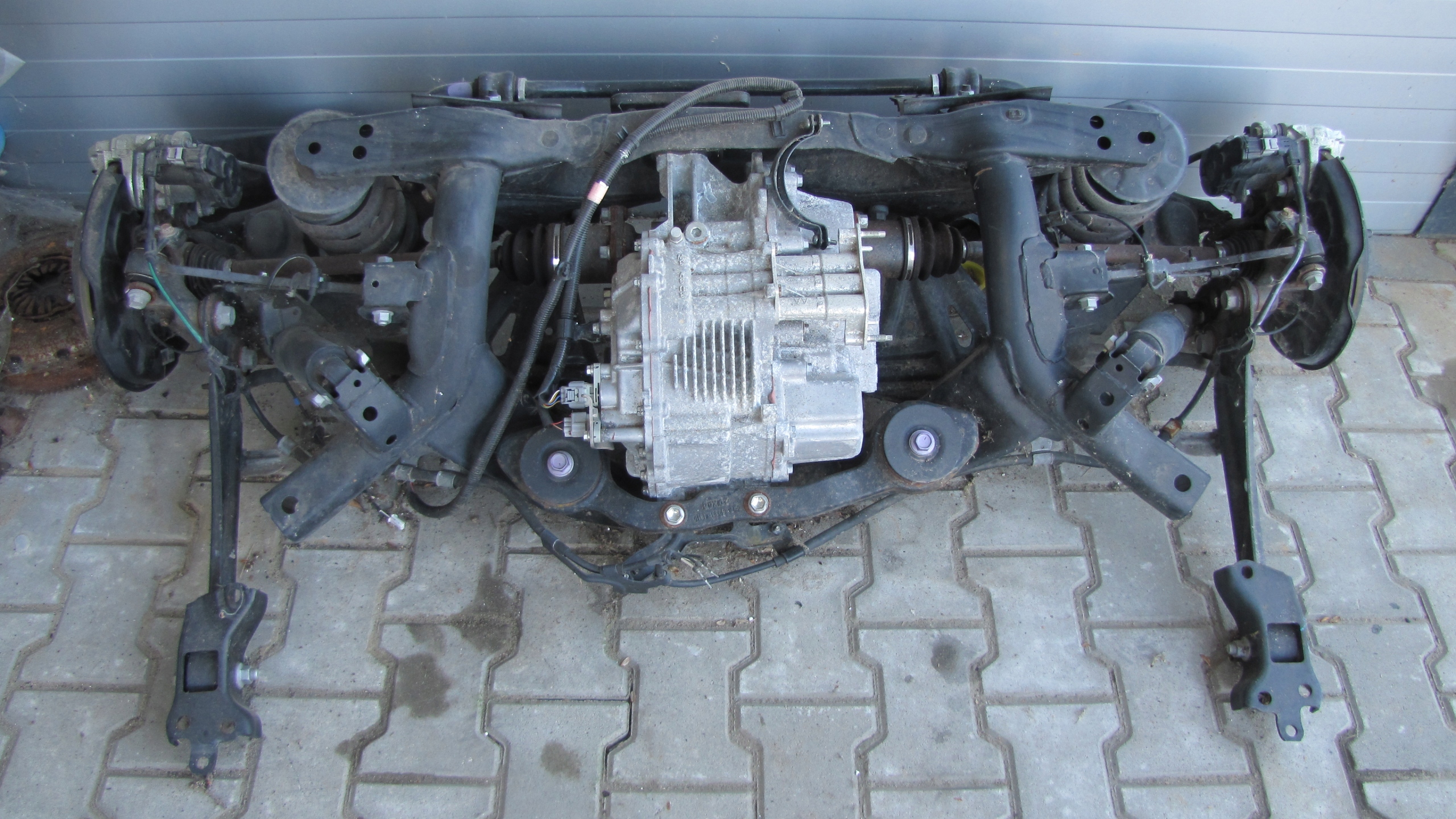 TYLNE ZAWIESZENIE KOMPLETNE LEXUS NX 300 AWD