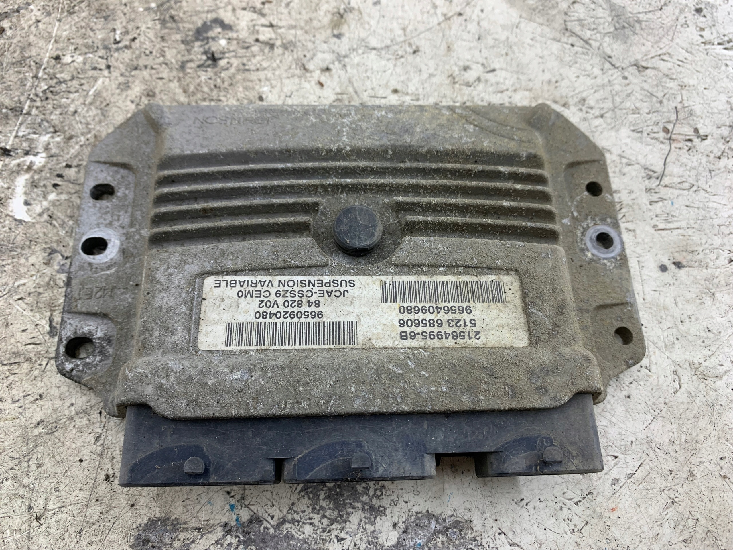 PEUGEOT 607 2.7 HDI unité de commande électronique uce moteur 9650920480