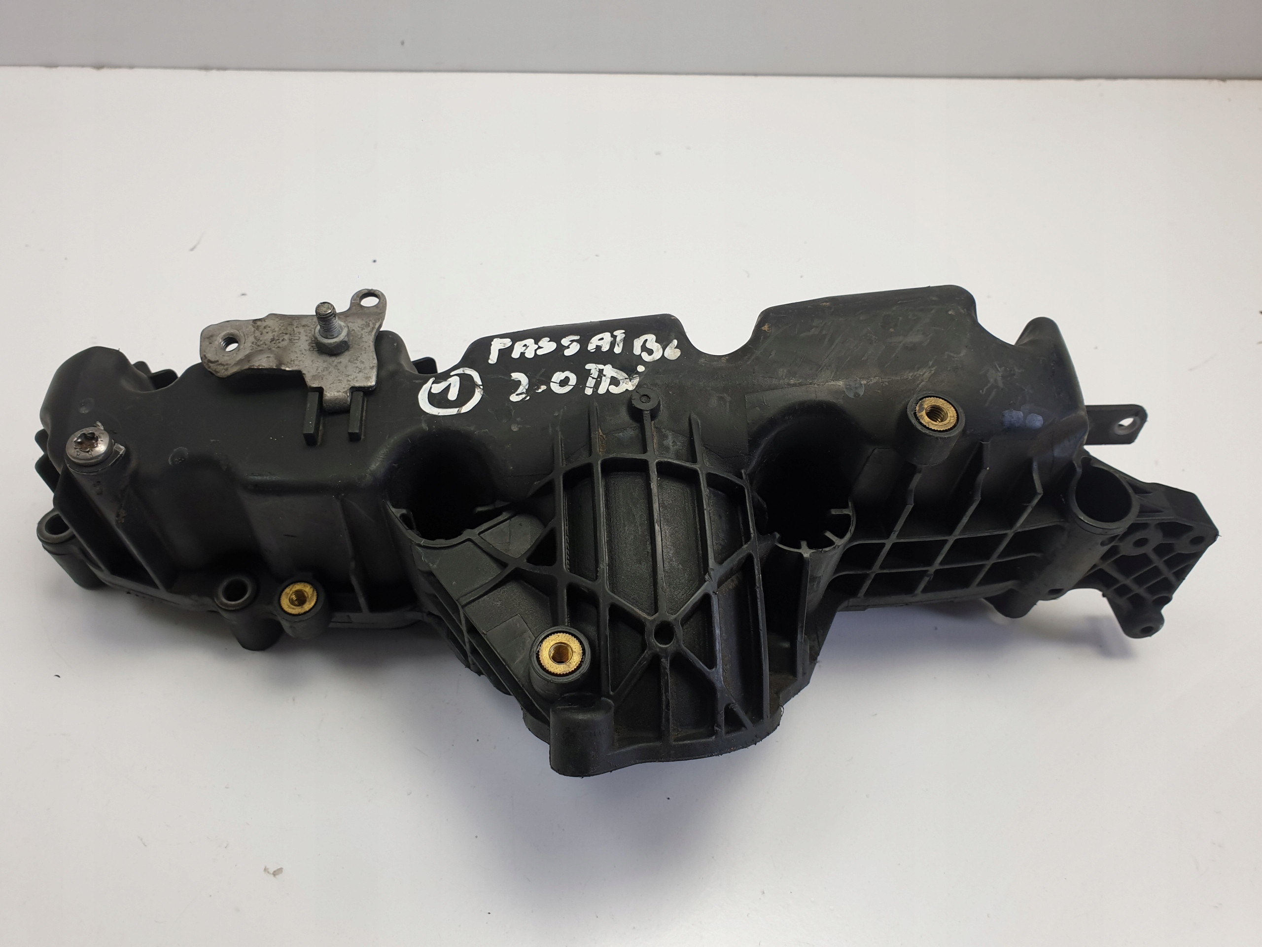 VW Passat B6 2.0 TDI впускний колектор 1030965s03