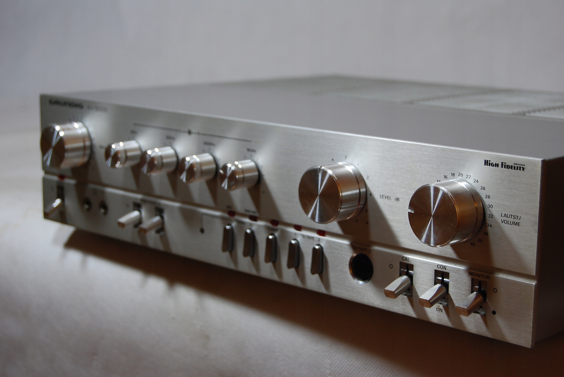 Przedwzmacniacz Grundig VX 5000