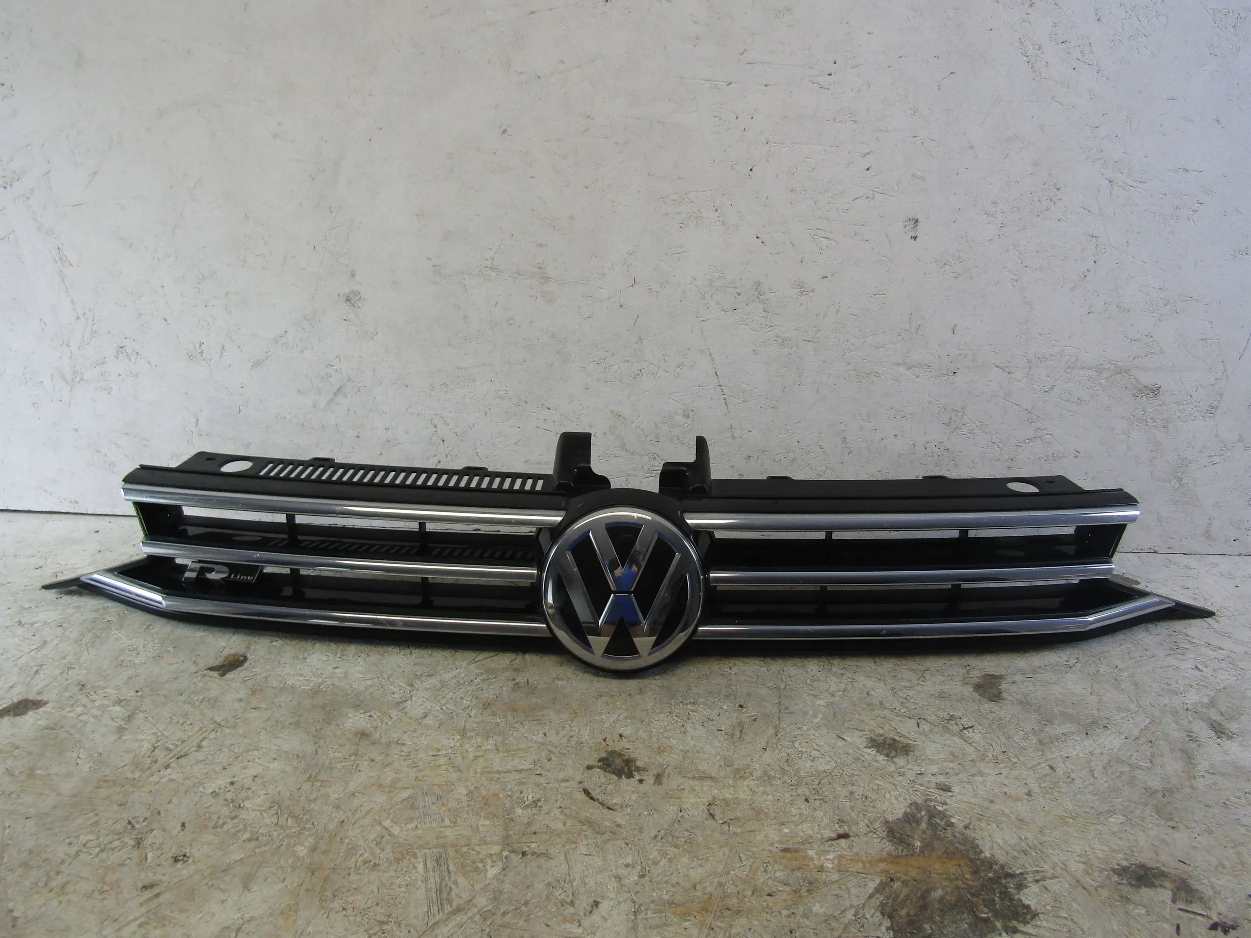 VW Tiguan II R-Line решітка радіатора решітка бампера przodta853653b