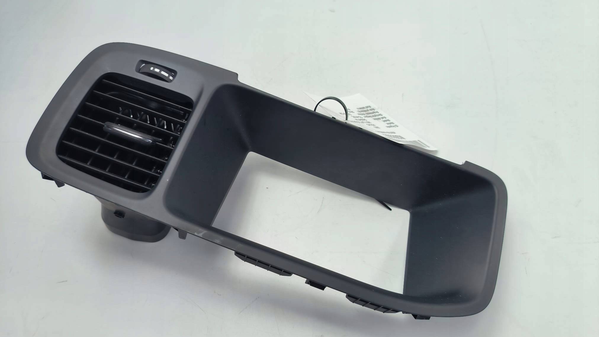 grid air conditioning devices VOLVO V60 and LIFT R-design