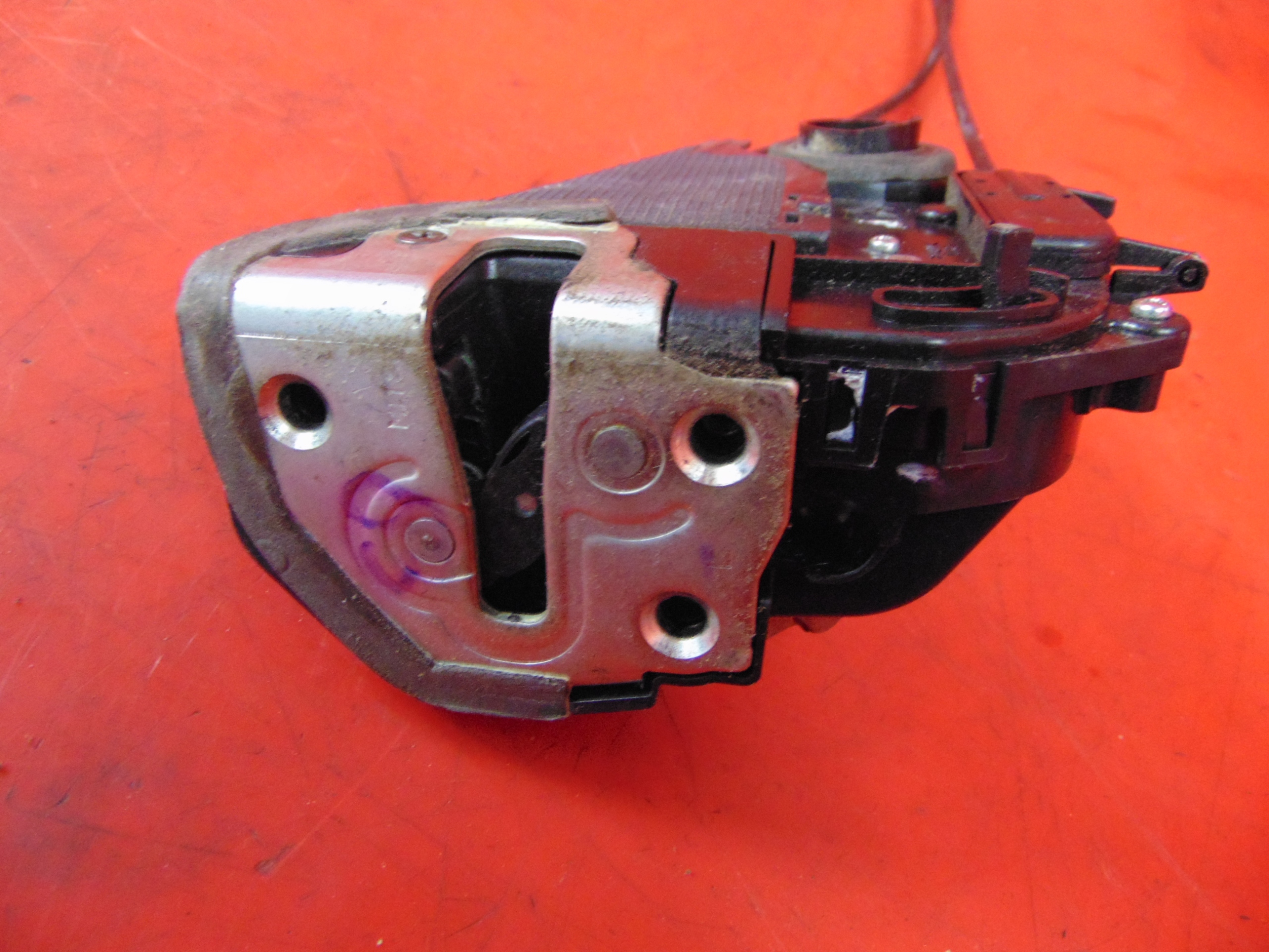 TOYOTA PRIUS 2 II W20 lock door left rear part 2 PIN