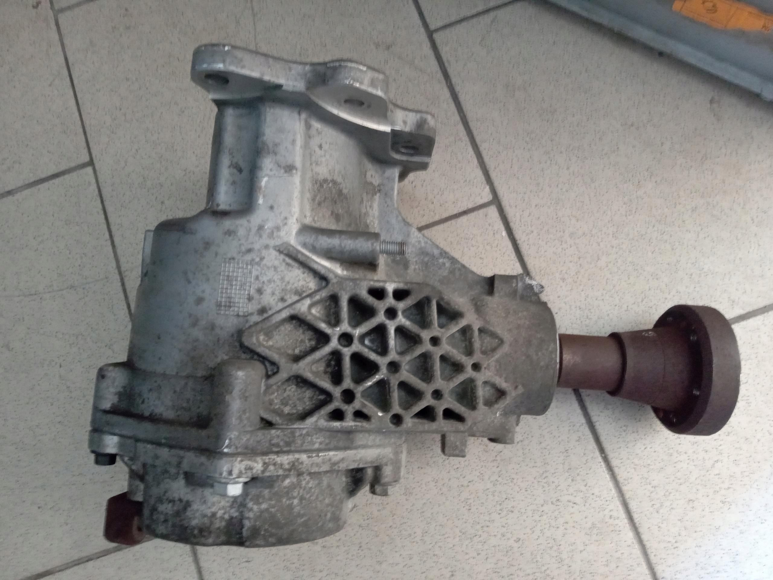 PRZEDNI MOST DYFER REDUKTOR FORD KUGA MK1 2.0 TDCI Rodzaj skrzyni Automatyczna