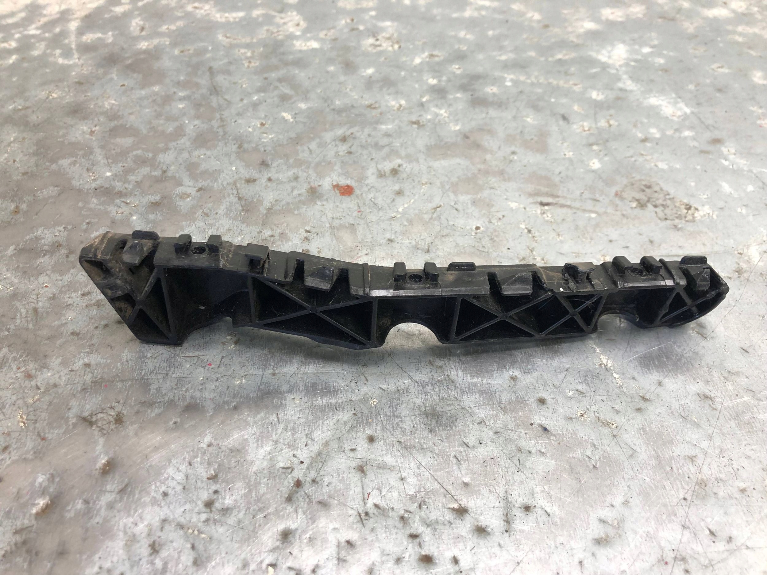 bumper bracket left rear part KIA PICANTO III 86515G6000
