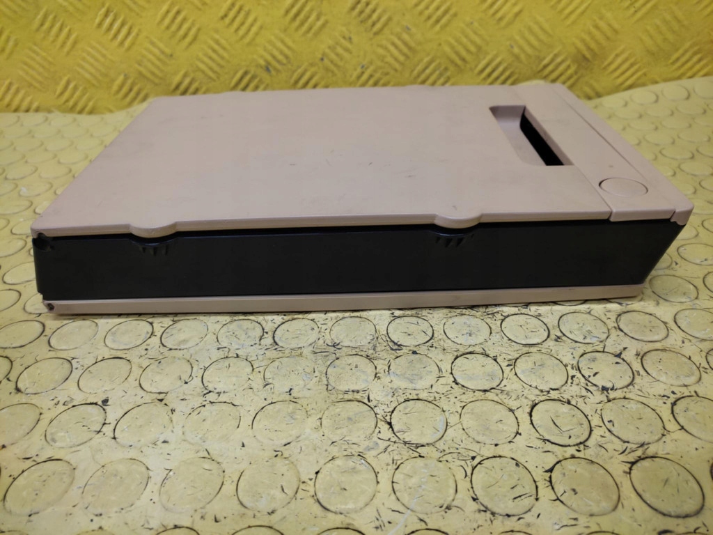 BMW E90 bracciolo posteriore 60970006
