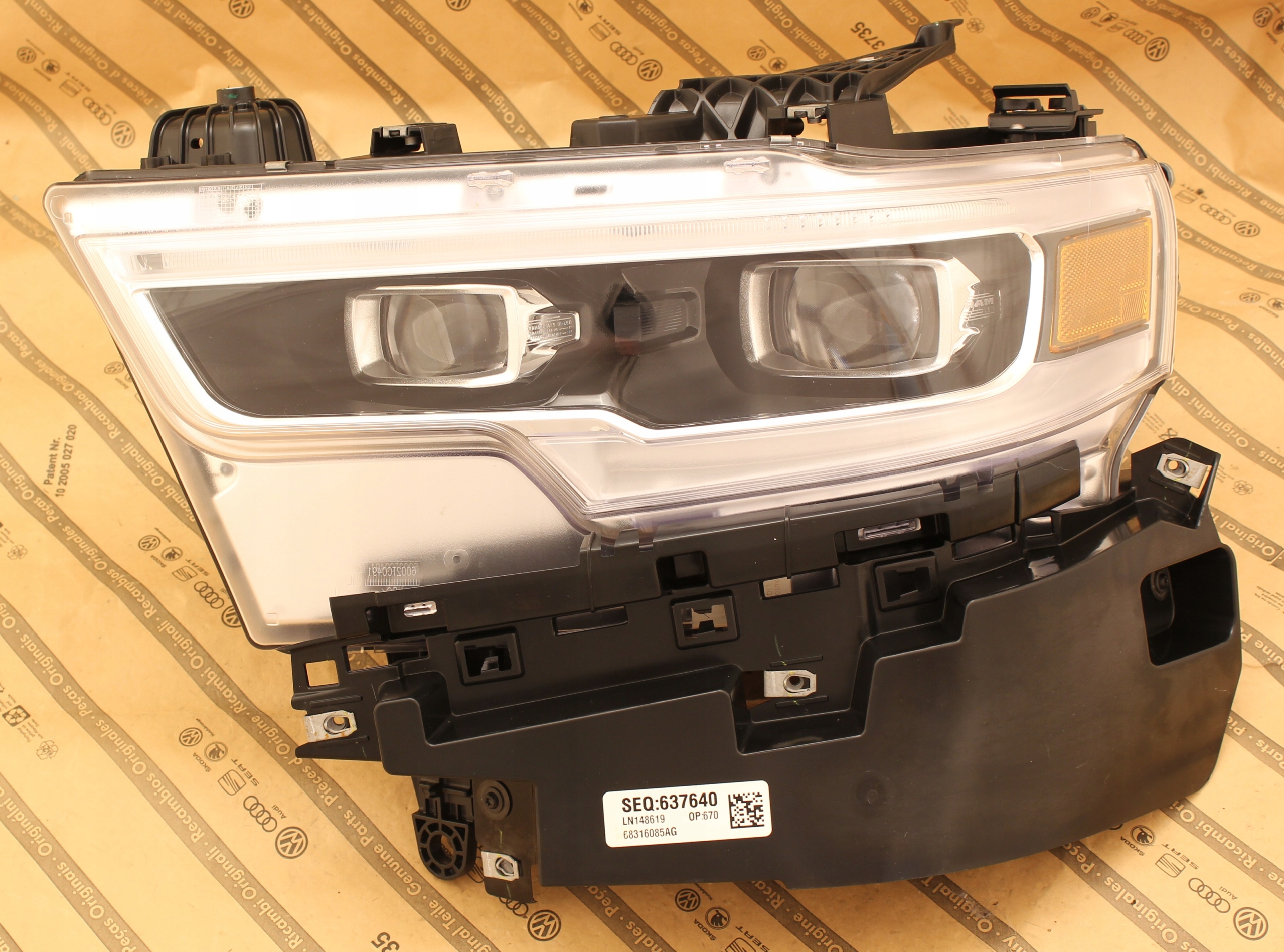 DODGE RAM 5 V 19+ LAMPA FULL LED KPL USA
