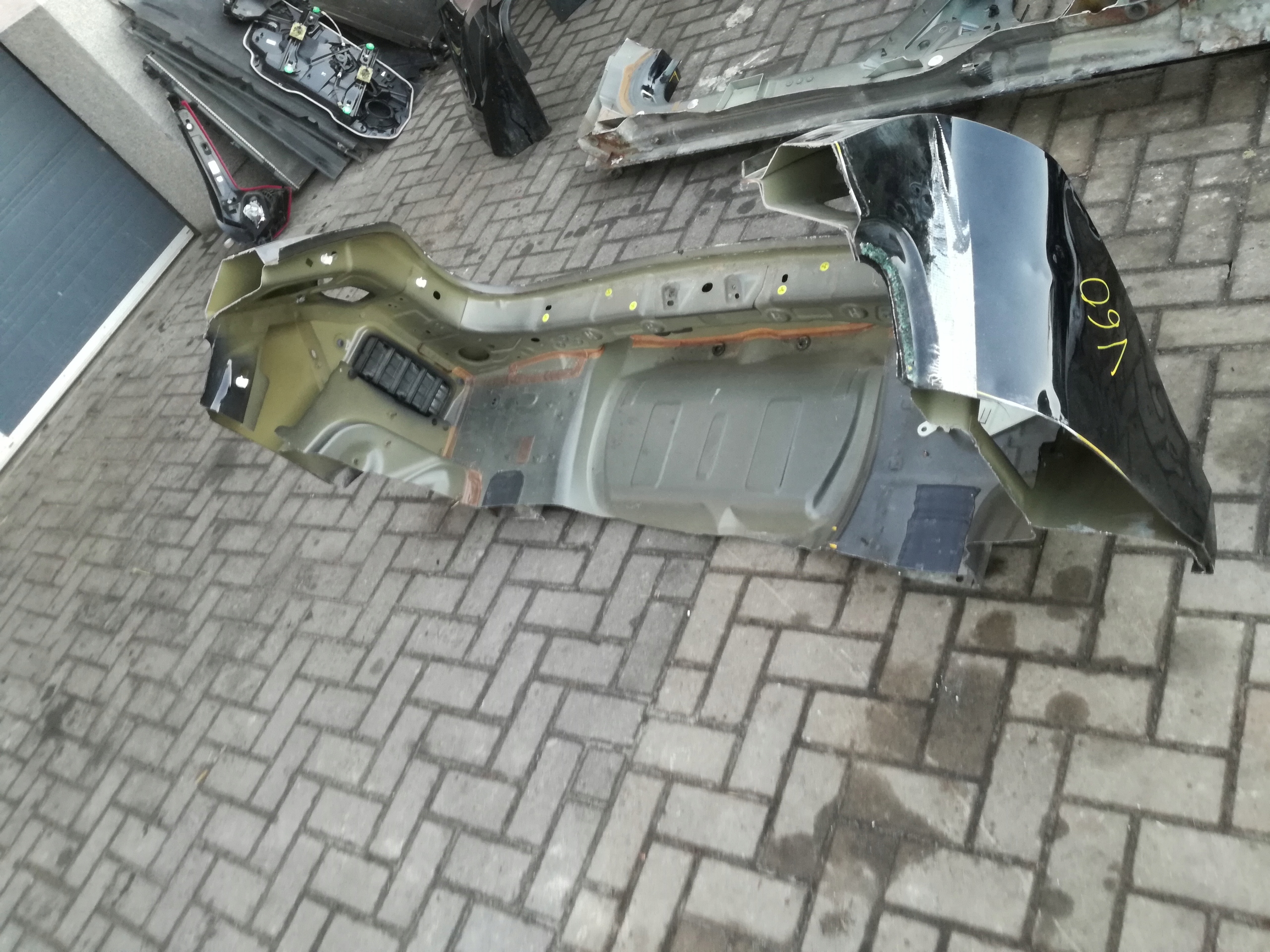 volvo V60 2010 - 2018 год ремень задний
