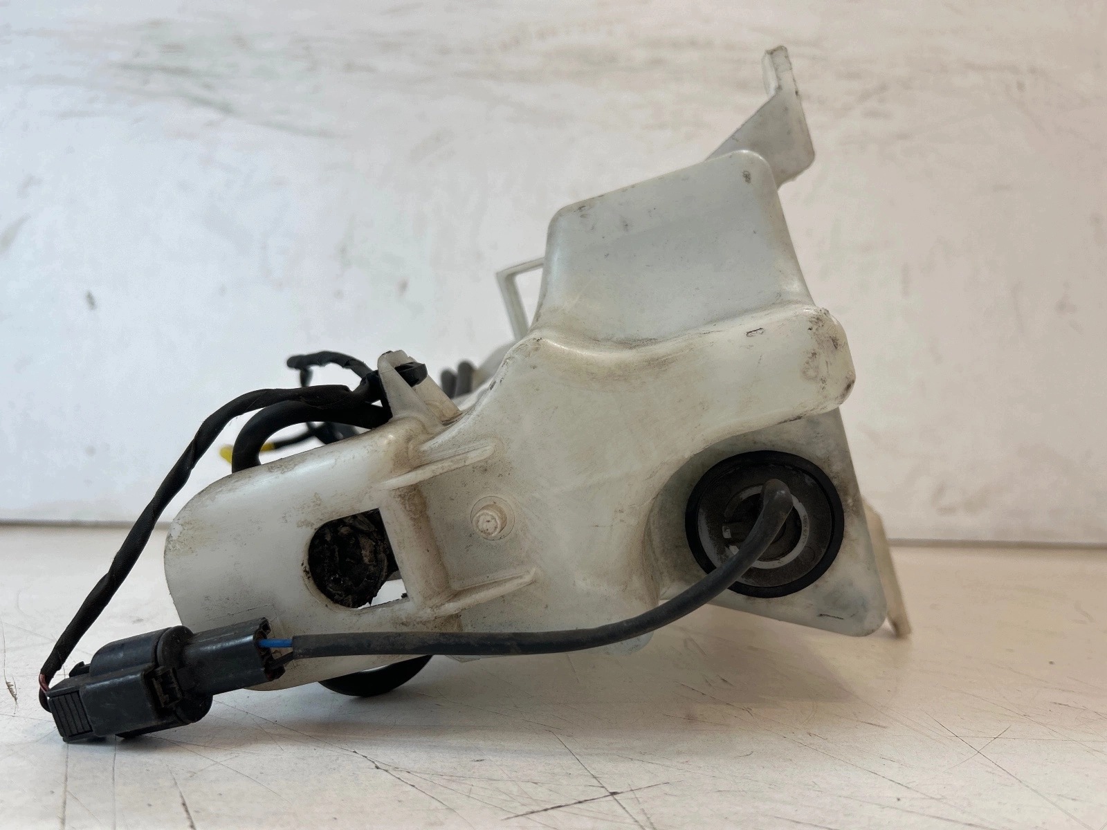 washer fluid tank pump Kia Sorento II Lift