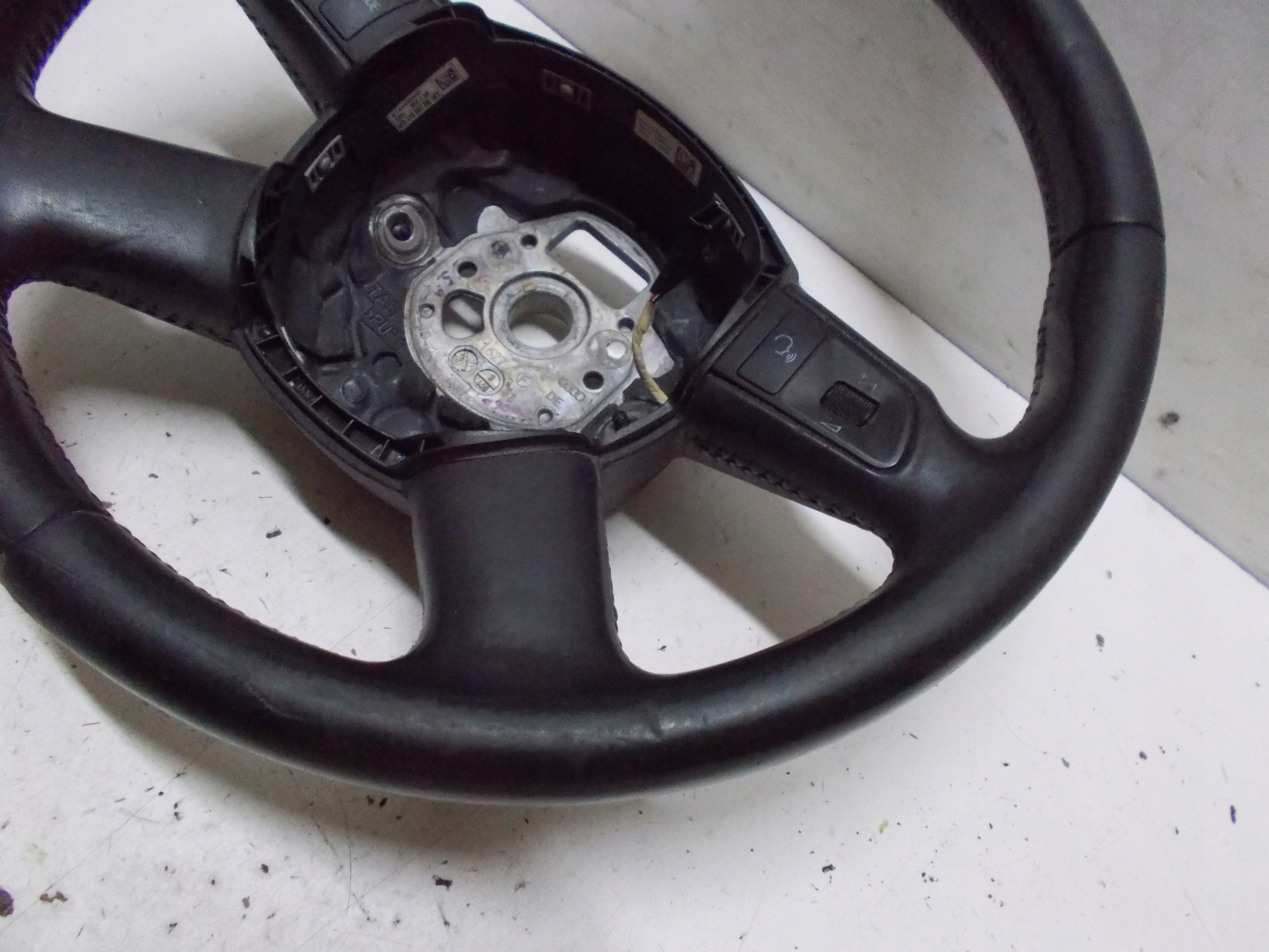 AUDI A6 C6 2.0 TFSI 08R lenkrad Leder 61680150E