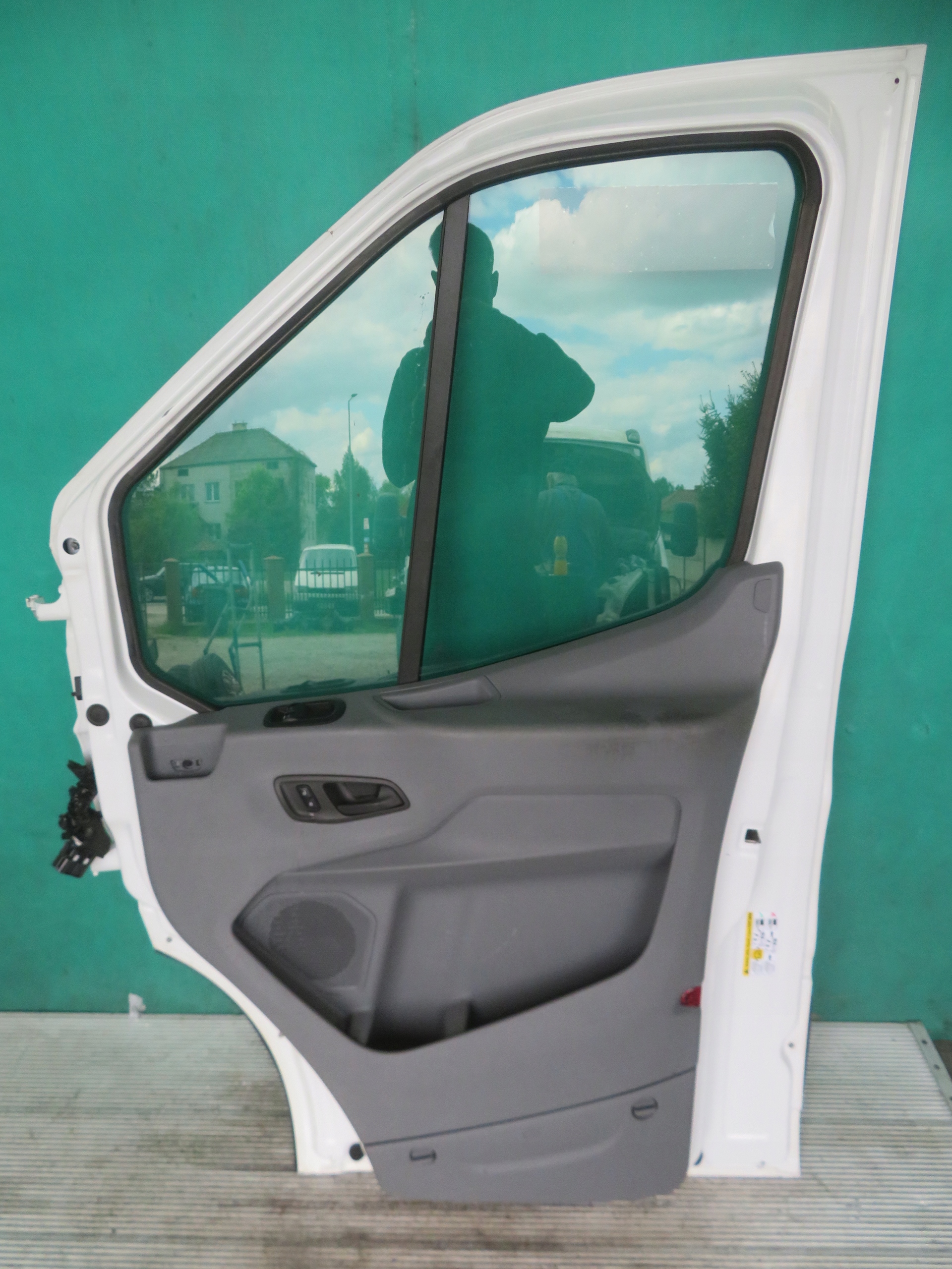 door right front FORD TRANSIT MK8 18R