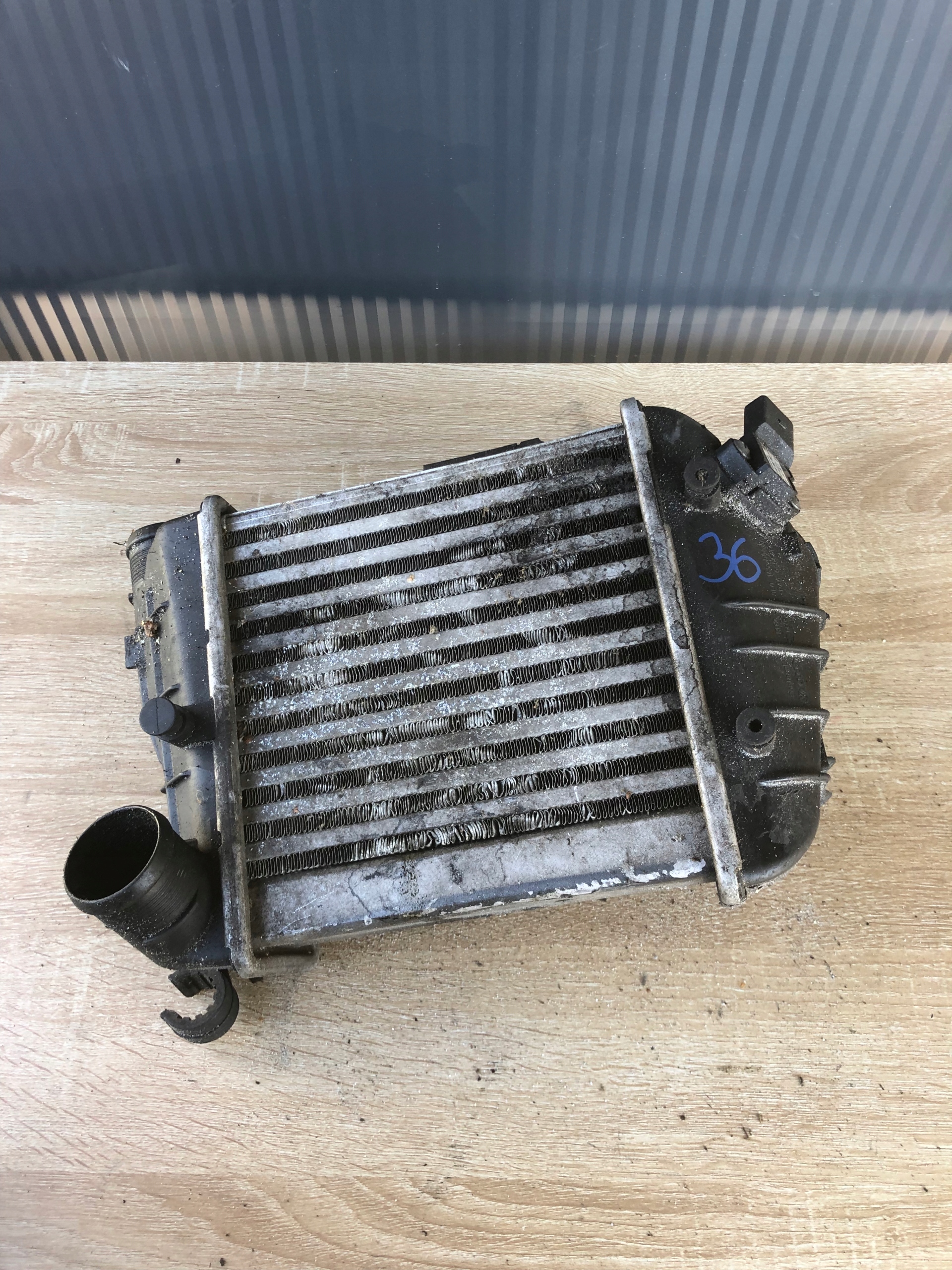 interkuler lijevi AUDI A4 B7 8E0145805AD