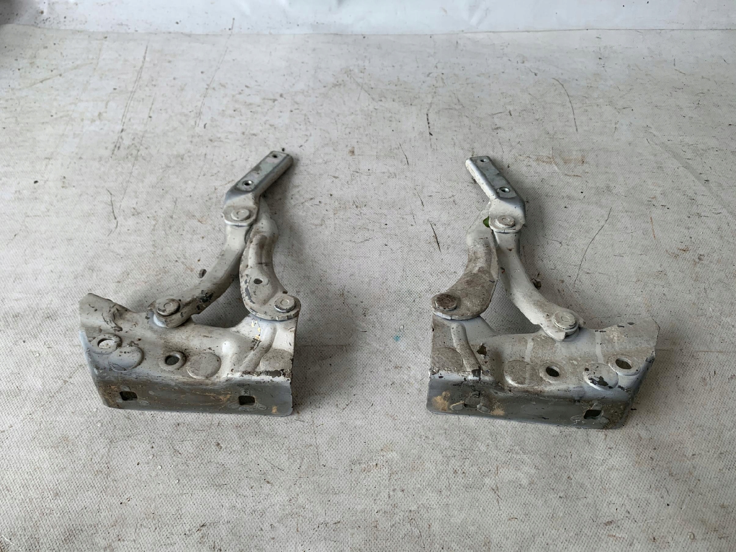 hinge bonnets right MERCEDES B-KLASA 245