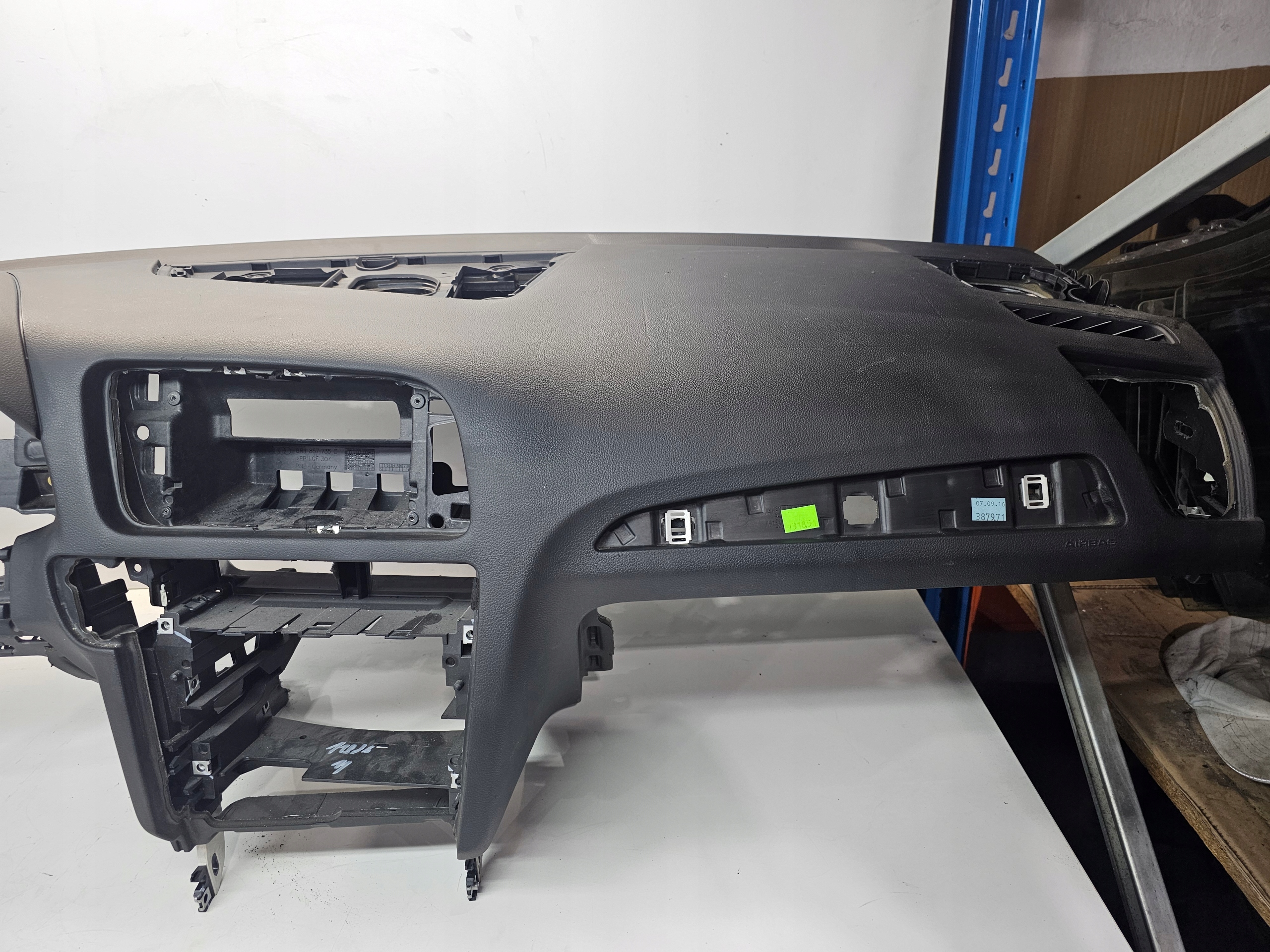 dashboard console cockpit AUDI Q5 8R 8R1857041F 24A original