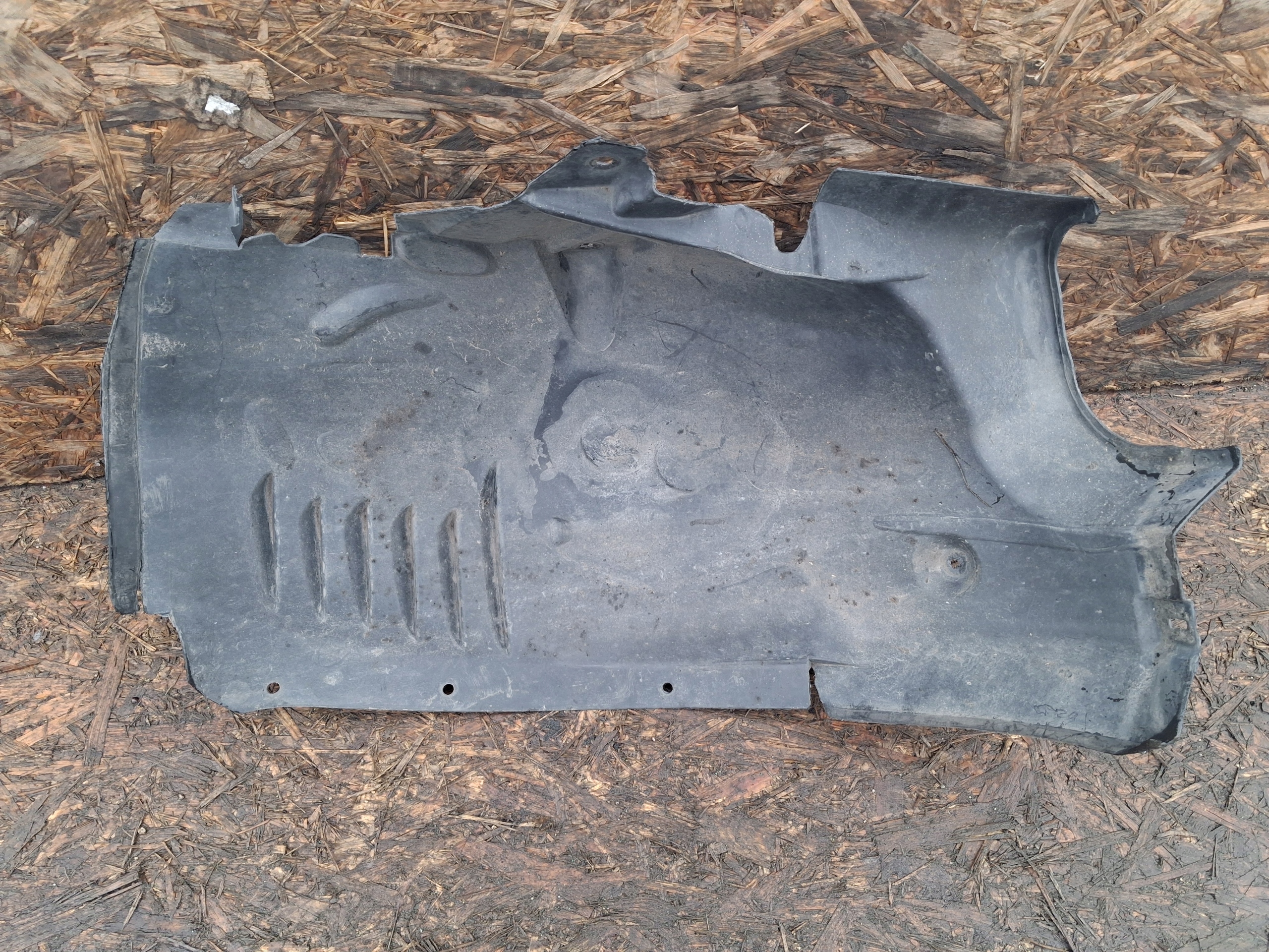 mudguard right front MERCEDES C 204 W204 A2046905930